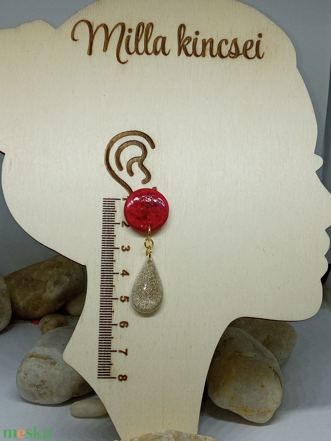 Karácsonyi vörös csillogás - ékszer - fülbevaló - lógó fülbevaló - Meska.hu