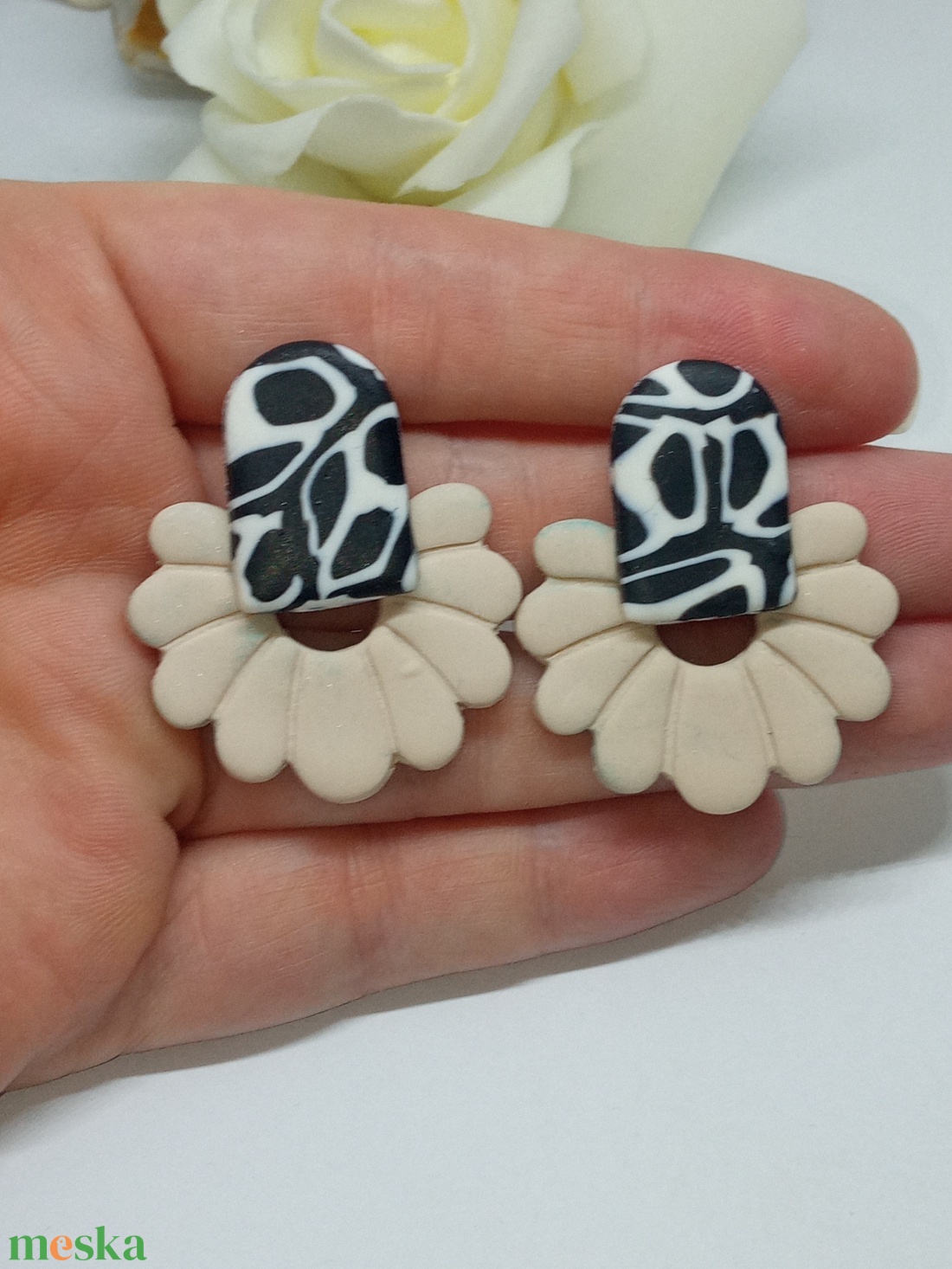 Krém színű margaréta - ékszer - fülbevaló - klipsz - Meska.hu