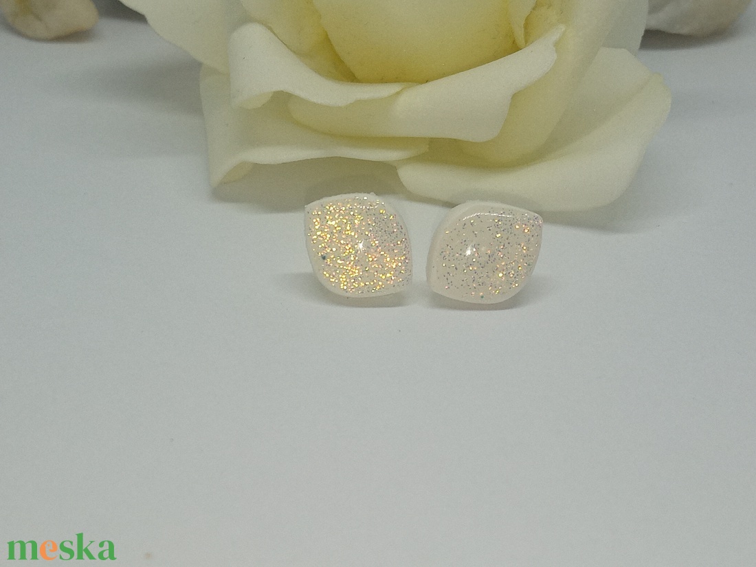 Kis szirom bedugós fülbevaló  - ékszer - fülbevaló - klipsz - Meska.hu