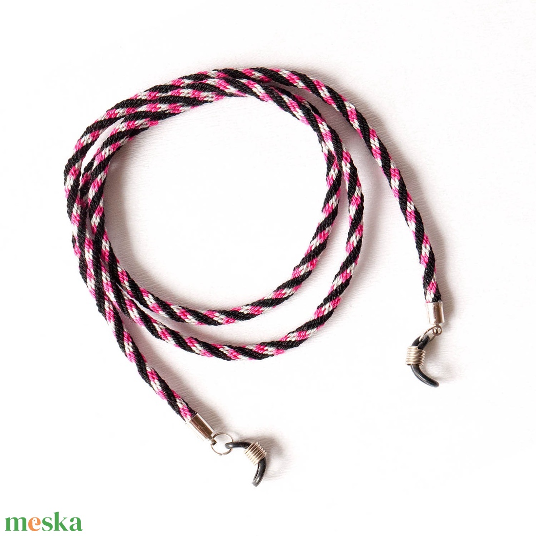 Fonott szemüvegzsinór fekete, magenta és szürke színben - ékszer - szemüveglánc - Meska.hu Fonott szemüvegzsinór fekete, magenta és szürke színben - ékszer - szemüveglánc - Meska.hu