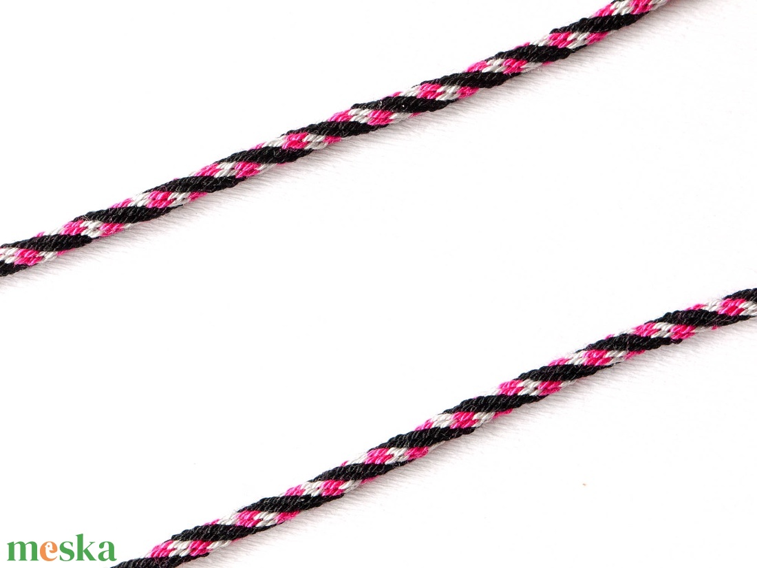 Fonott szemüvegzsinór fekete, magenta és szürke színben - ékszer - szemüveglánc - Meska.hu Fonott szemüvegzsinór fekete, magenta és szürke színben - ékszer - szemüveglánc - Meska.hu