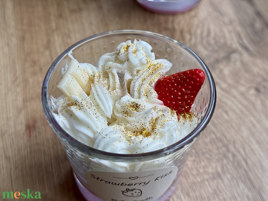 Strawberry Kiss - kézműves Valentin-napi szójagyertya - otthon & életmód - gyertya, illat, aroma - gyertya - Meska.hu