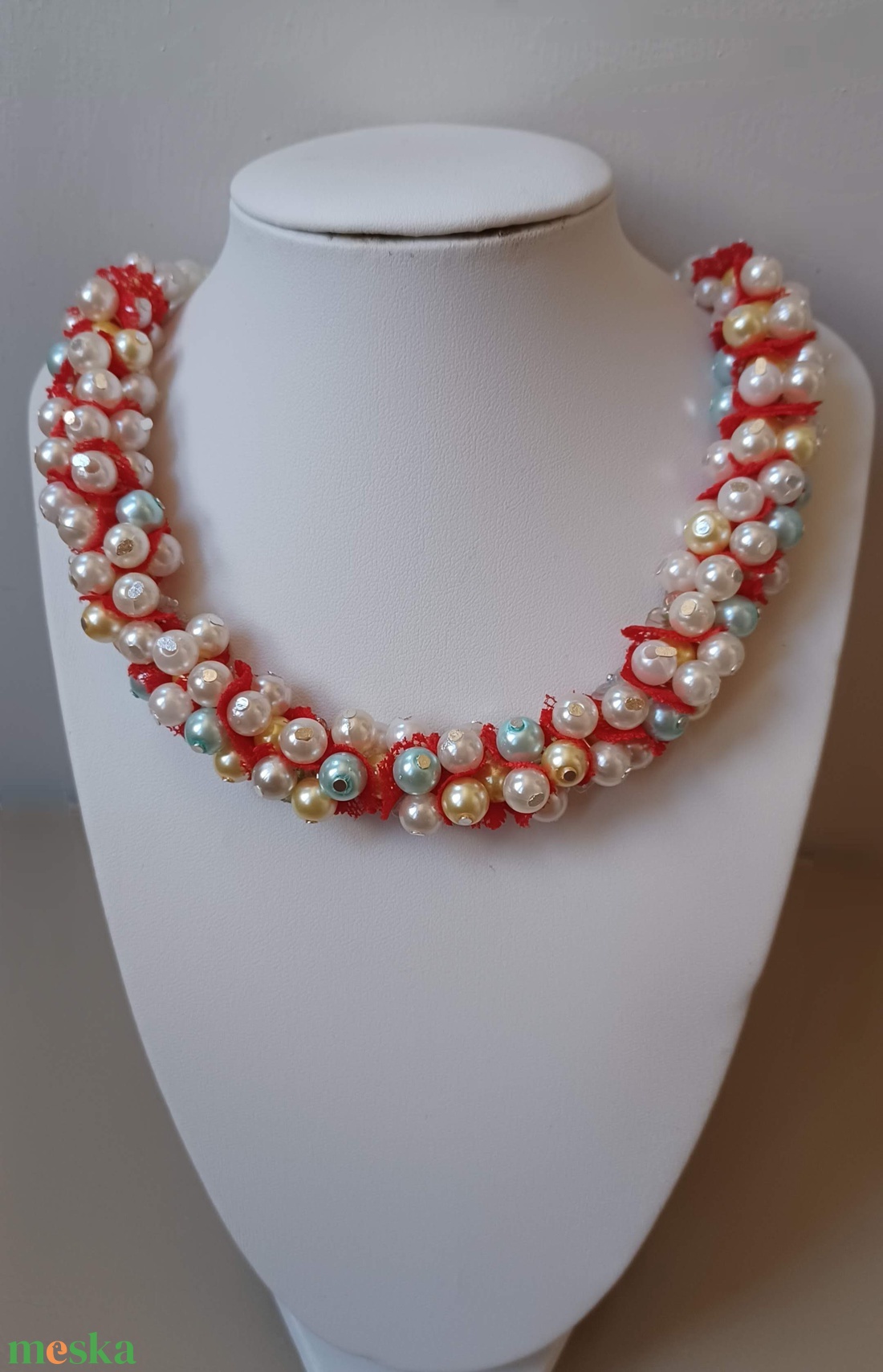 Gyöngyök csipkeágyon - ékszer - nyaklánc - gyöngyös nyaklánc - Meska.hu