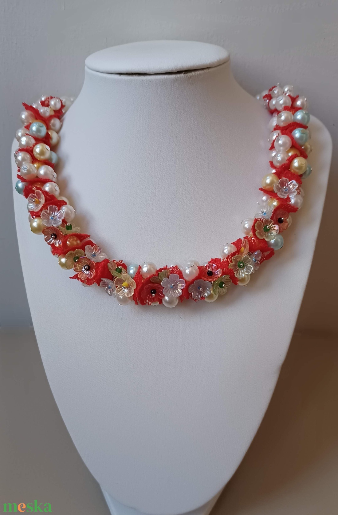 Gyöngyök csipkeágyon - ékszer - nyaklánc - gyöngyös nyaklánc - Meska.hu