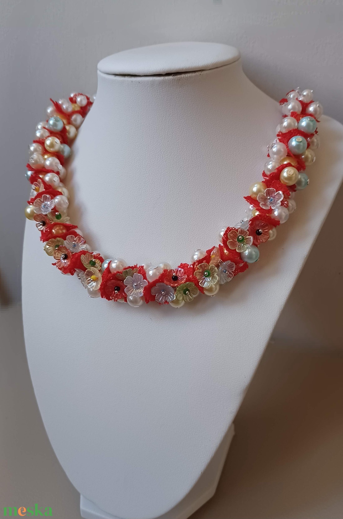 Gyöngyök csipkeágyon - ékszer - nyaklánc - gyöngyös nyaklánc - Meska.hu