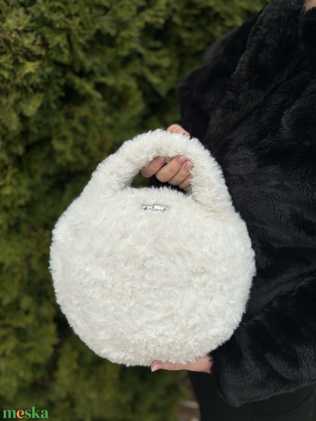 Szőrmés kerek táska - táska & tok - kézitáska & válltáska - alkalmi táska - Meska.hu