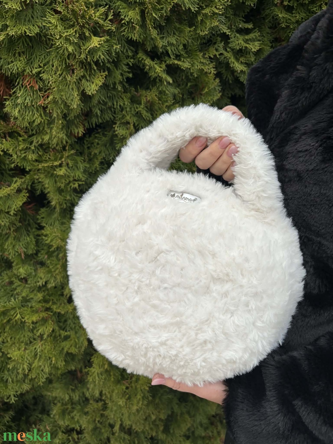 Szőrmés kerek táska - táska & tok - kézitáska & válltáska - alkalmi táska - Meska.hu