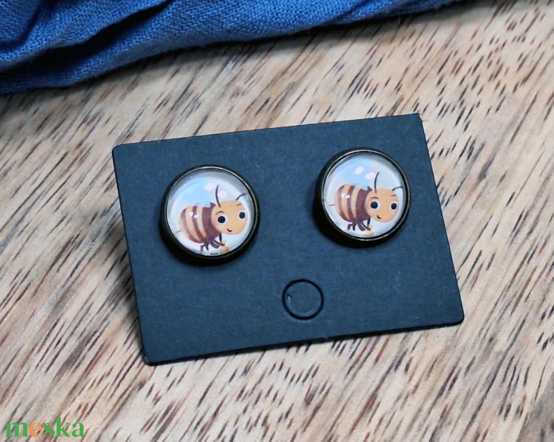 Méhecskés  bedugós fülbevaló - ékszer - fülbevaló - pötty fülbevaló - Meska.hu