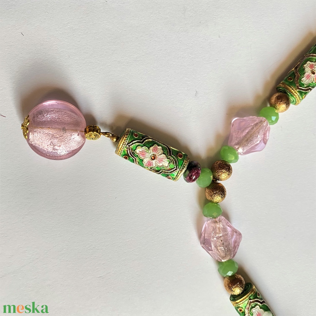 Zöld zománcgyöngy nyakék rózsaszín üveggyöngyökkel - ékszer - nyaklánc - medál - Meska.hu