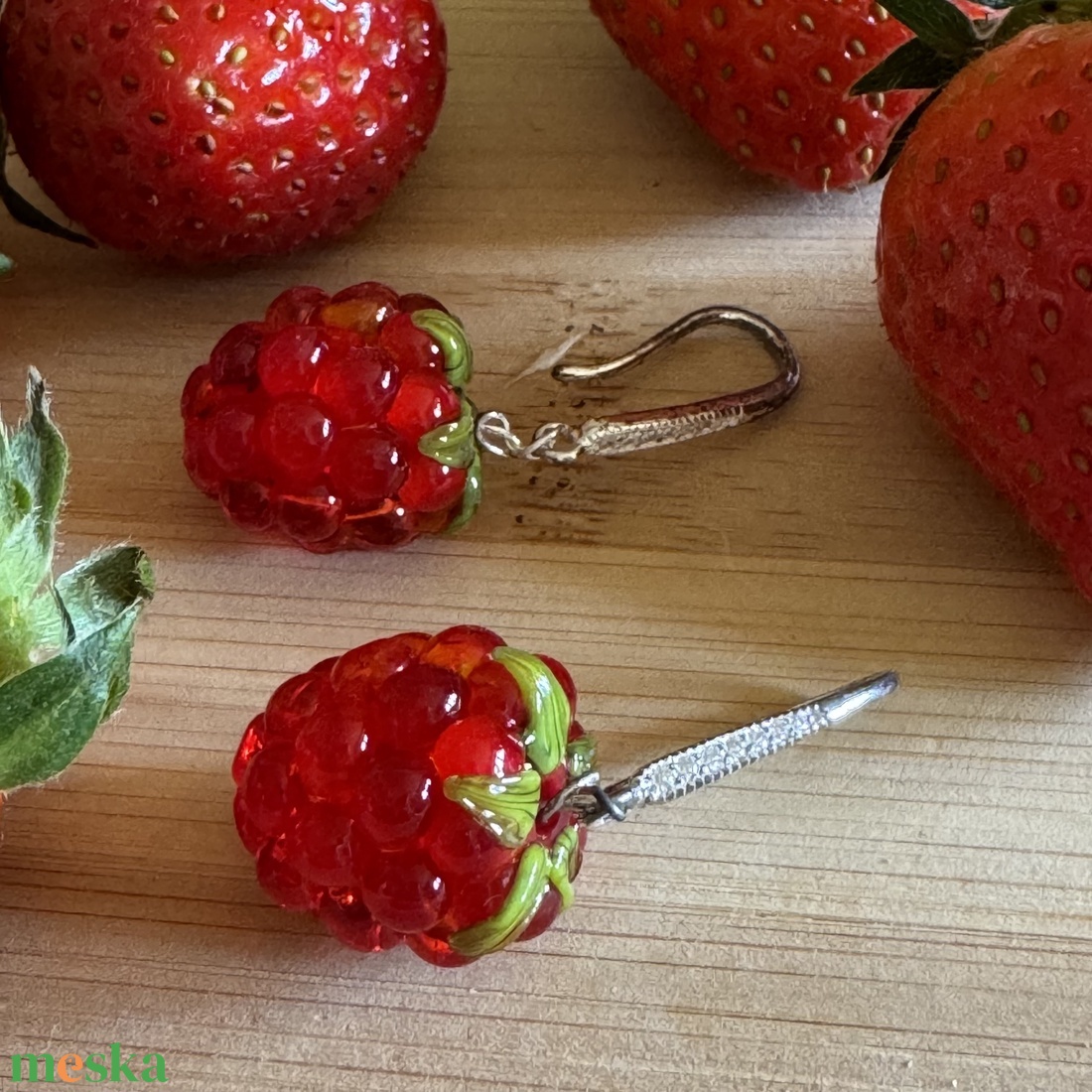 Málnás lámpaüveg fülbevaló - ékszer - fülbevaló - karika fülbevaló - Meska.hu Málnás lámpaüveg fülbevaló - ékszer - fülbevaló - karika fülbevaló - Meska.hu