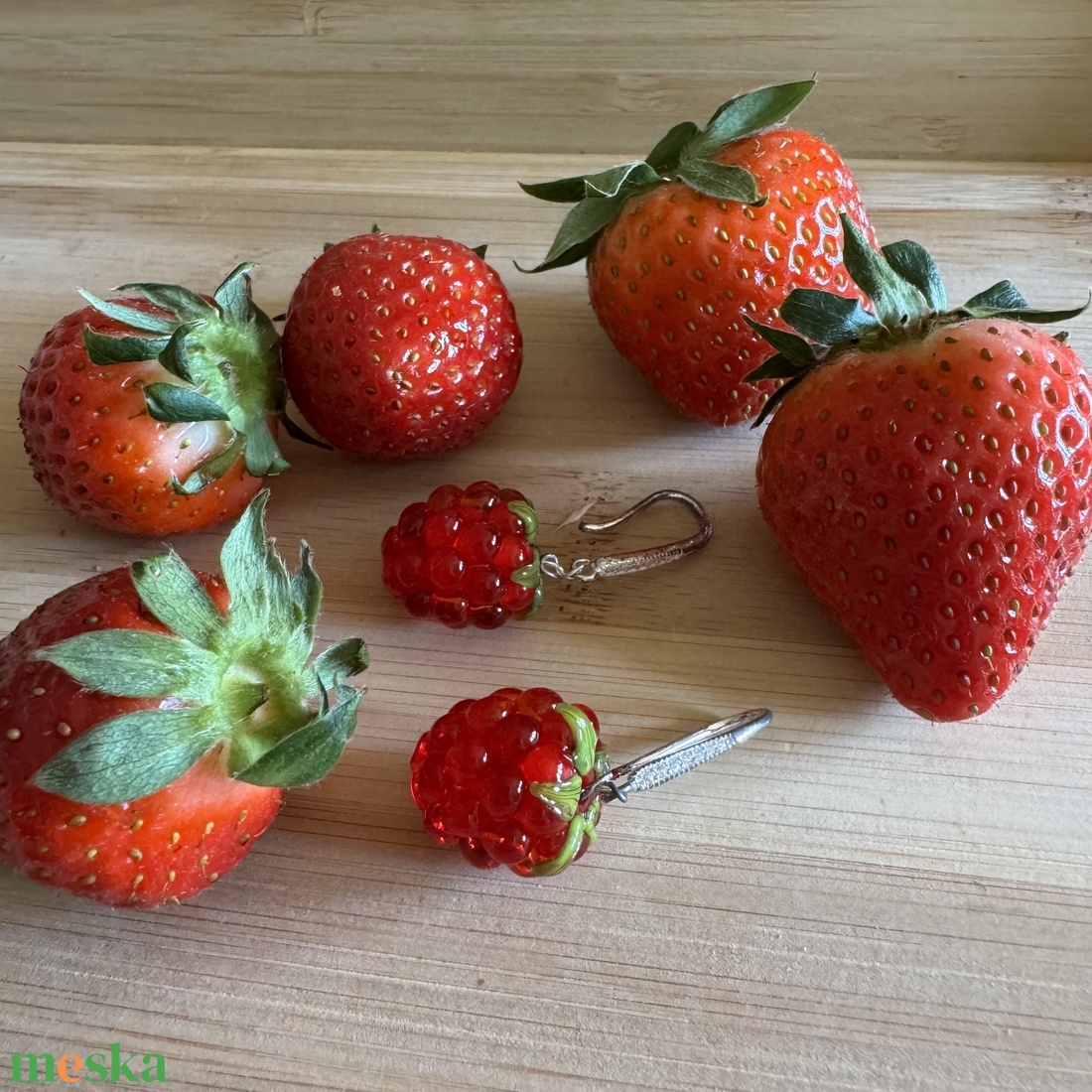 Málnás lámpaüveg fülbevaló - ékszer - fülbevaló - karika fülbevaló - Meska.hu Málnás lámpaüveg fülbevaló - ékszer - fülbevaló - karika fülbevaló - Meska.hu