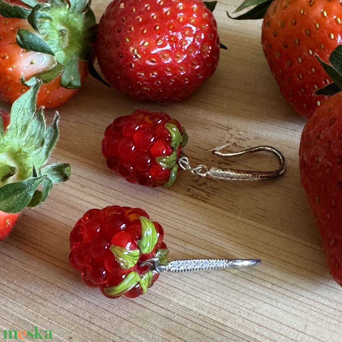 Málnás lámpaüveg fülbevaló - ékszer - fülbevaló - karika fülbevaló - Meska.hu Málnás lámpaüveg fülbevaló - ékszer - fülbevaló - karika fülbevaló - Meska.hu