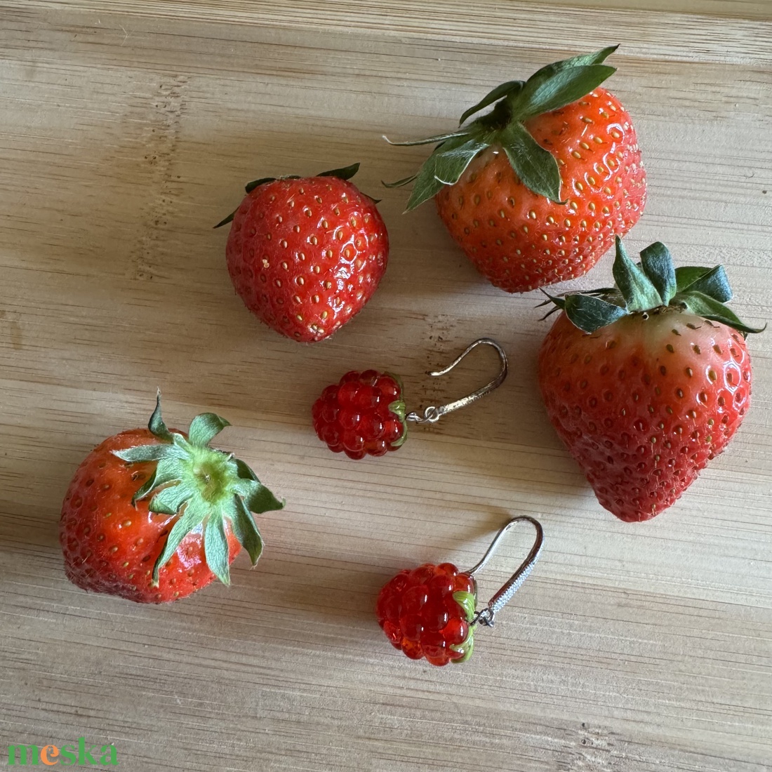 Málnás lámpaüveg fülbevaló - ékszer - fülbevaló - karika fülbevaló - Meska.hu Málnás lámpaüveg fülbevaló - ékszer - fülbevaló - karika fülbevaló - Meska.hu