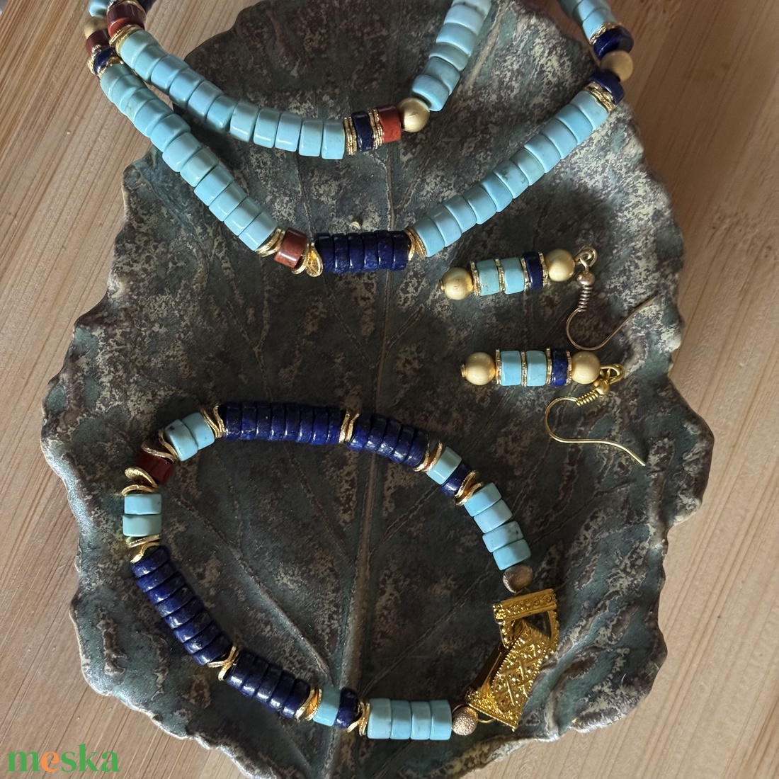 Türkiz ékszerszett lapis lazuli és vörös jáde heishi gyöngyökkel - ékszer - ékszerszett - Meska.hu Türkiz ékszerszett lapis lazuli és vörös jáde heishi gyöngyökkel - ékszer - ékszerszett - Meska.hu