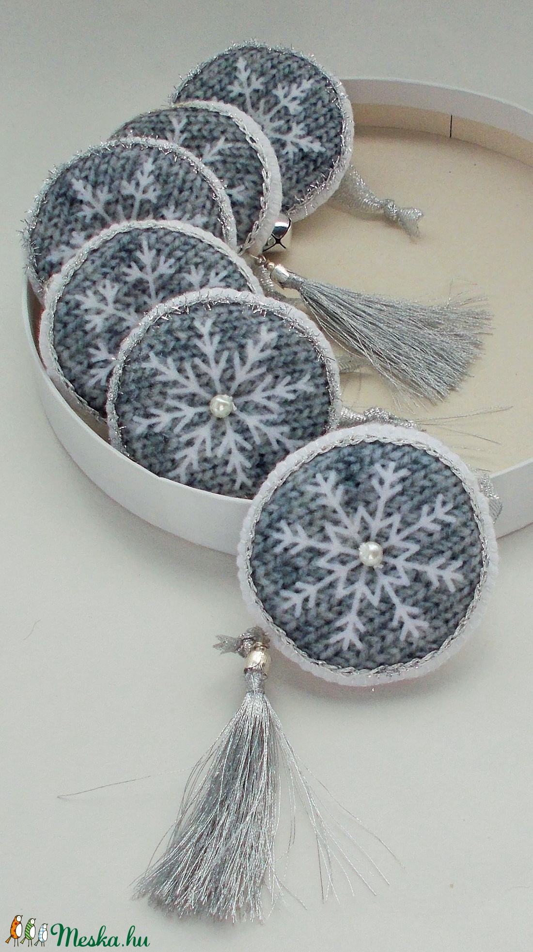 Ezüst-szürke hópehely -  - Meska.hu