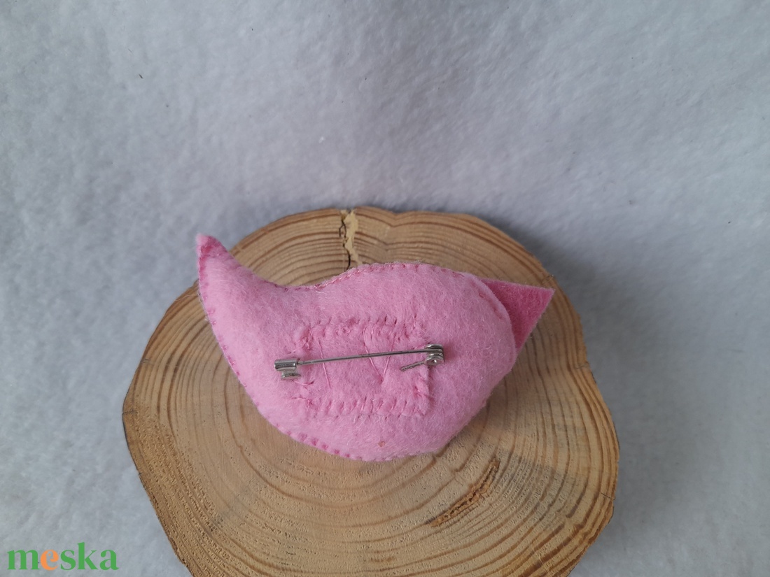 Rózsaszín madárka kitűző - ékszer - kitűző és bross - kitűző - Meska.hu
