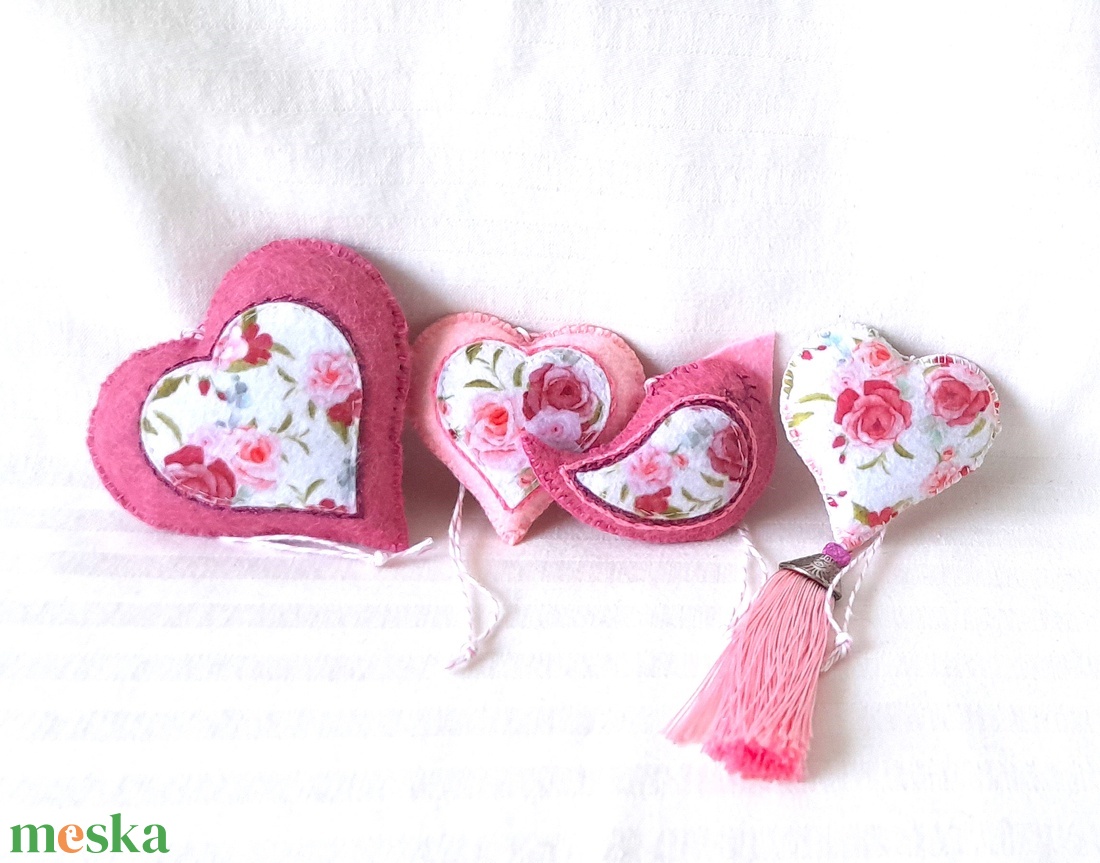Rózsaszín rózsás filc díszek levendulával . - otthon & életmód - dekoráció - fali és függő dekoráció - függődísz - Meska.hu Rózsaszín rózsás filc díszek levendulával . - otthon & életmód - dekoráció - fali és függő dekoráció - függődísz - Meska.hu