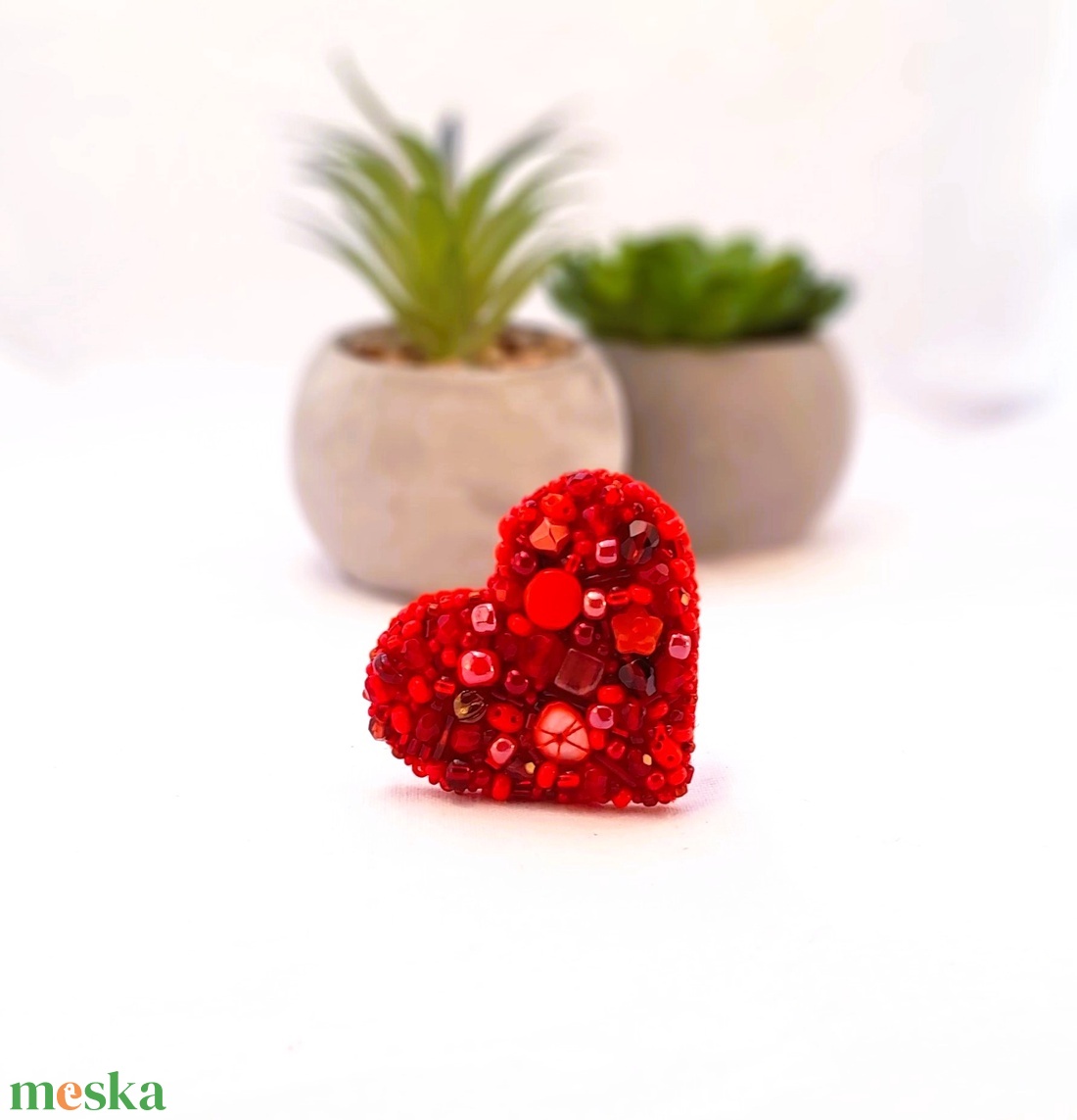 Kitűző - piros. - ékszer - kitűző és bross - Meska.hu Kitűző - piros. - ékszer - kitűző és bross - Meska.hu