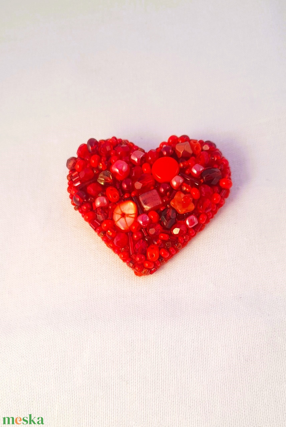 Kitűző - piros. - ékszer - kitűző és bross - Meska.hu Kitűző - piros. - ékszer - kitűző és bross - Meska.hu