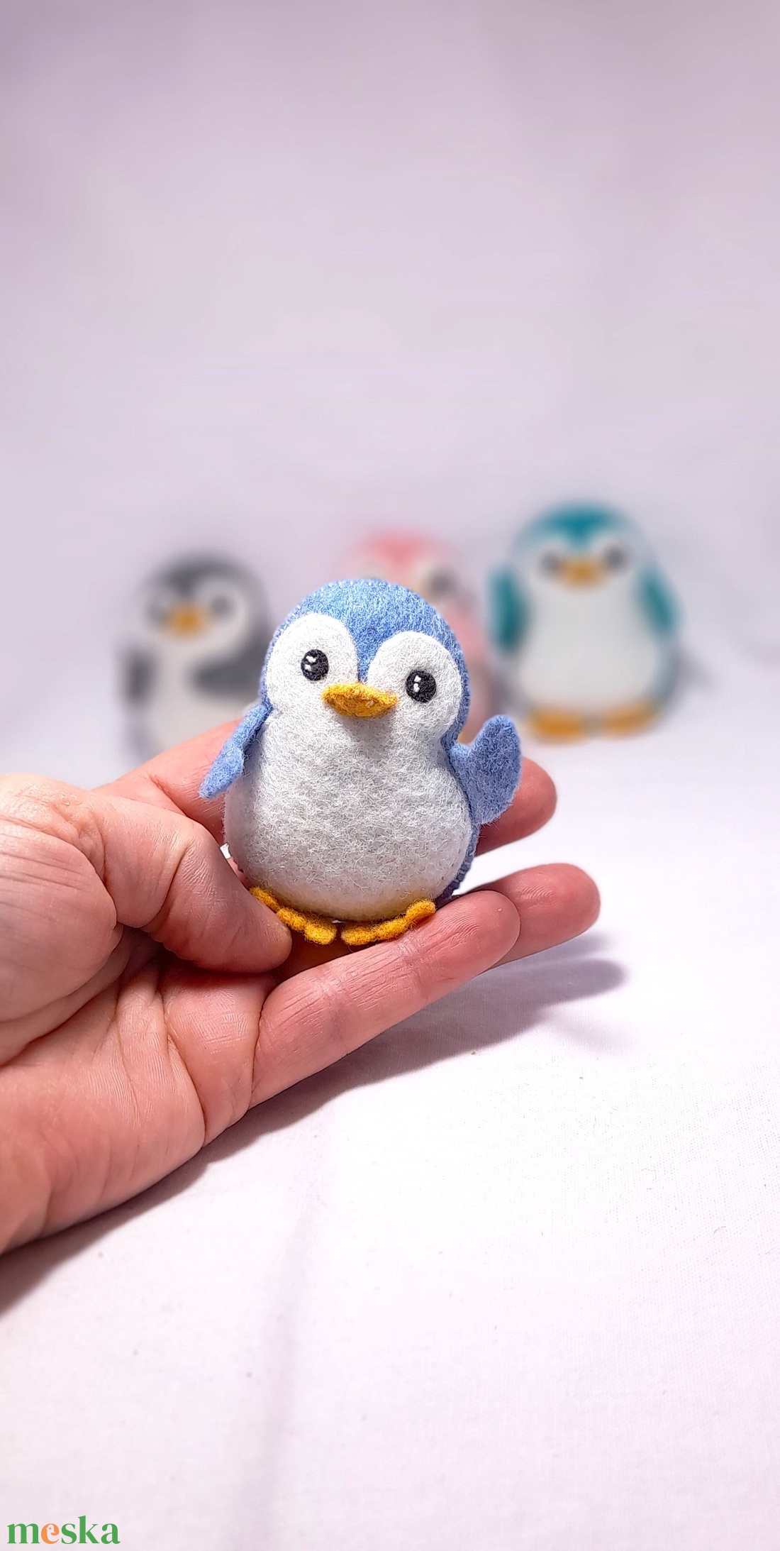 Vidám szines pingvinek - világos kék. - otthon & életmód - dekoráció - fali és függő dekoráció - függődísz - Meska.hu