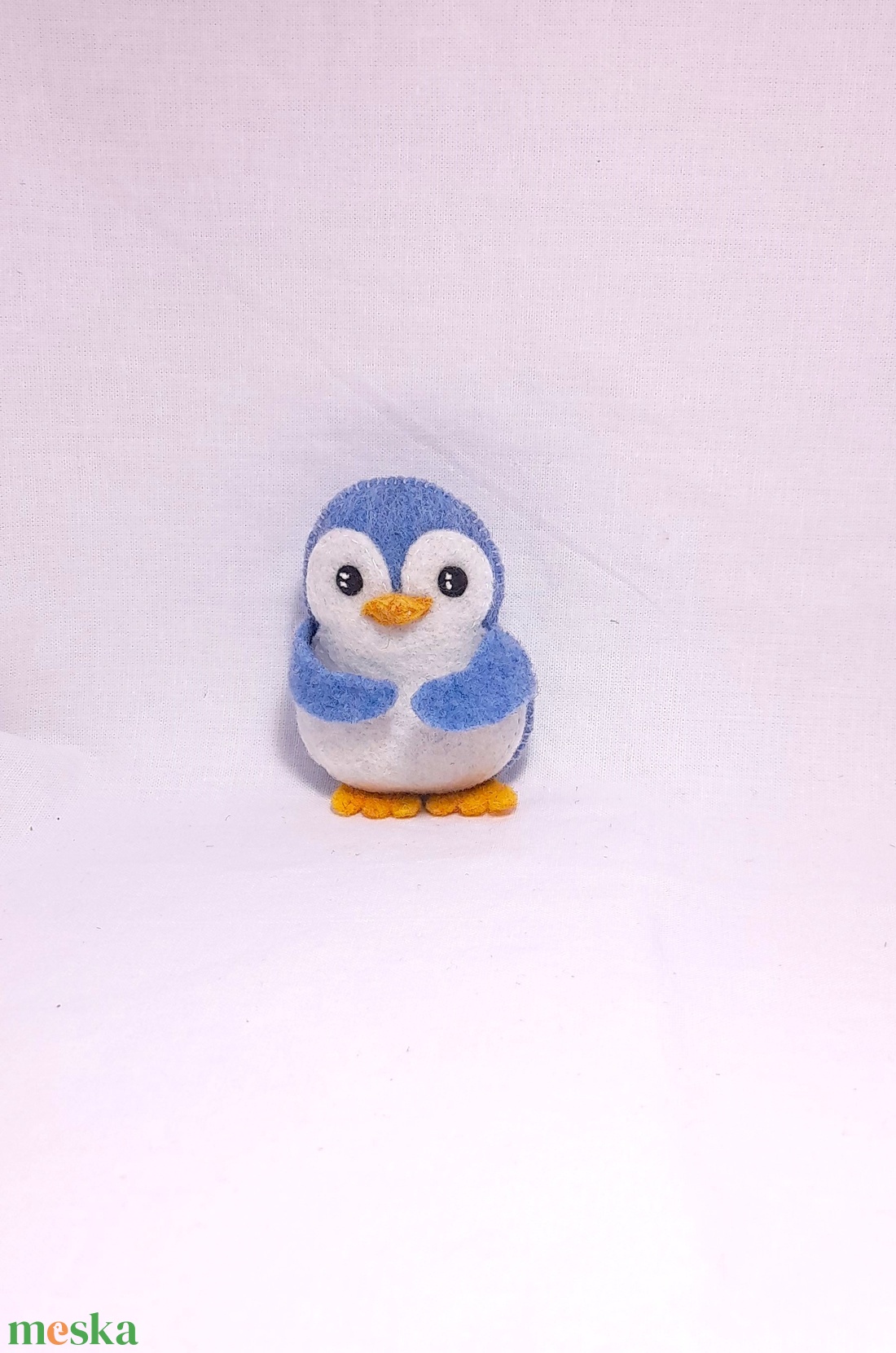 Vidám szines pingvinek - világos kék. - otthon & életmód - dekoráció - fali és függő dekoráció - függődísz - Meska.hu