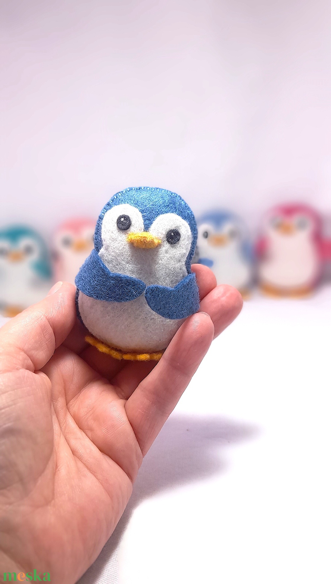 Vidám szines pingvinek - sötétkék. - otthon & életmód - dekoráció - fali és függő dekoráció - függődísz - Meska.hu