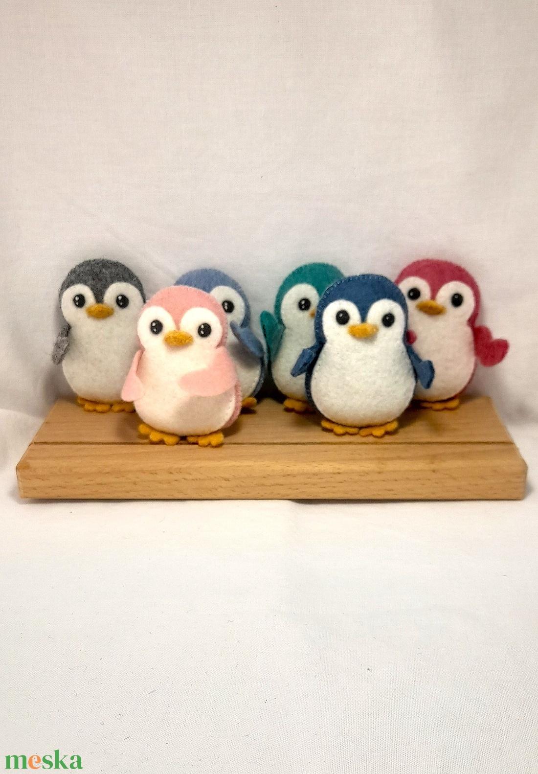 Vidám szines pingvinek. - otthon & életmód - dekoráció - fali és függő dekoráció - függődísz - Meska.hu