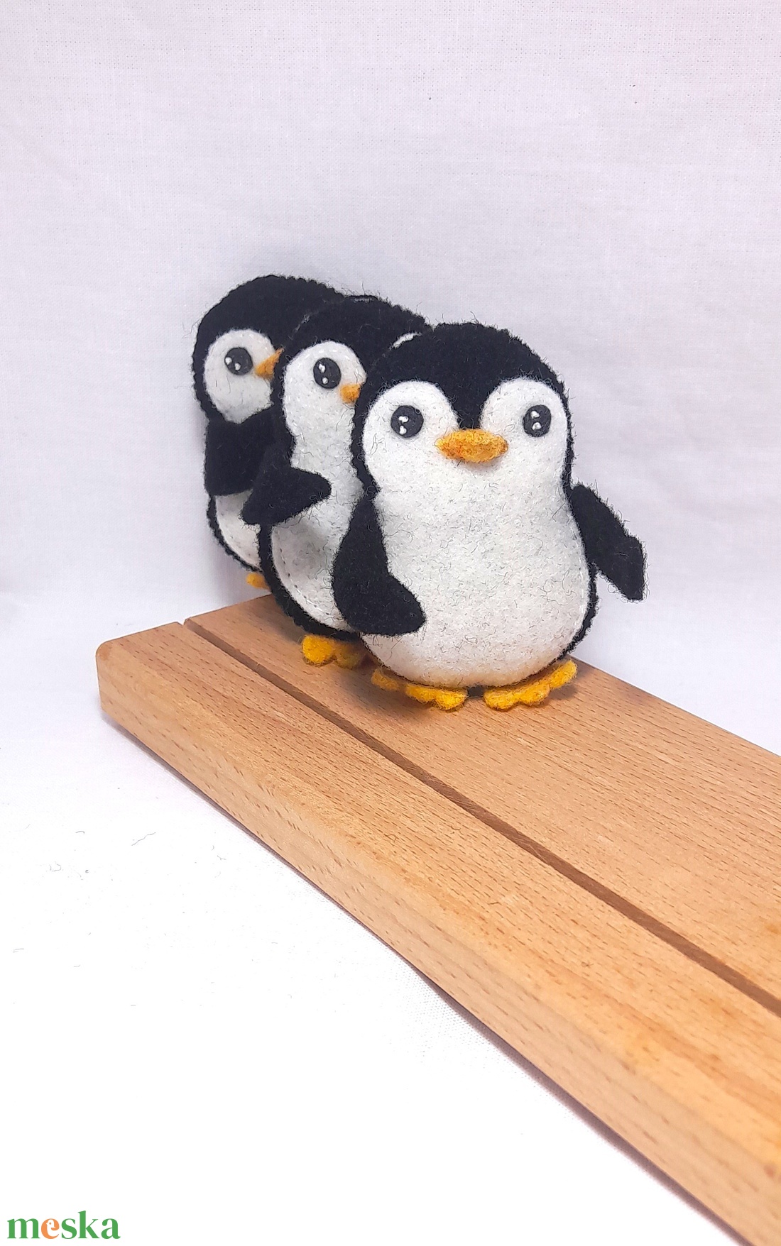 Vidám filc pingvinek. - otthon & életmód - dekoráció - fali és függő dekoráció - függődísz - Meska.hu