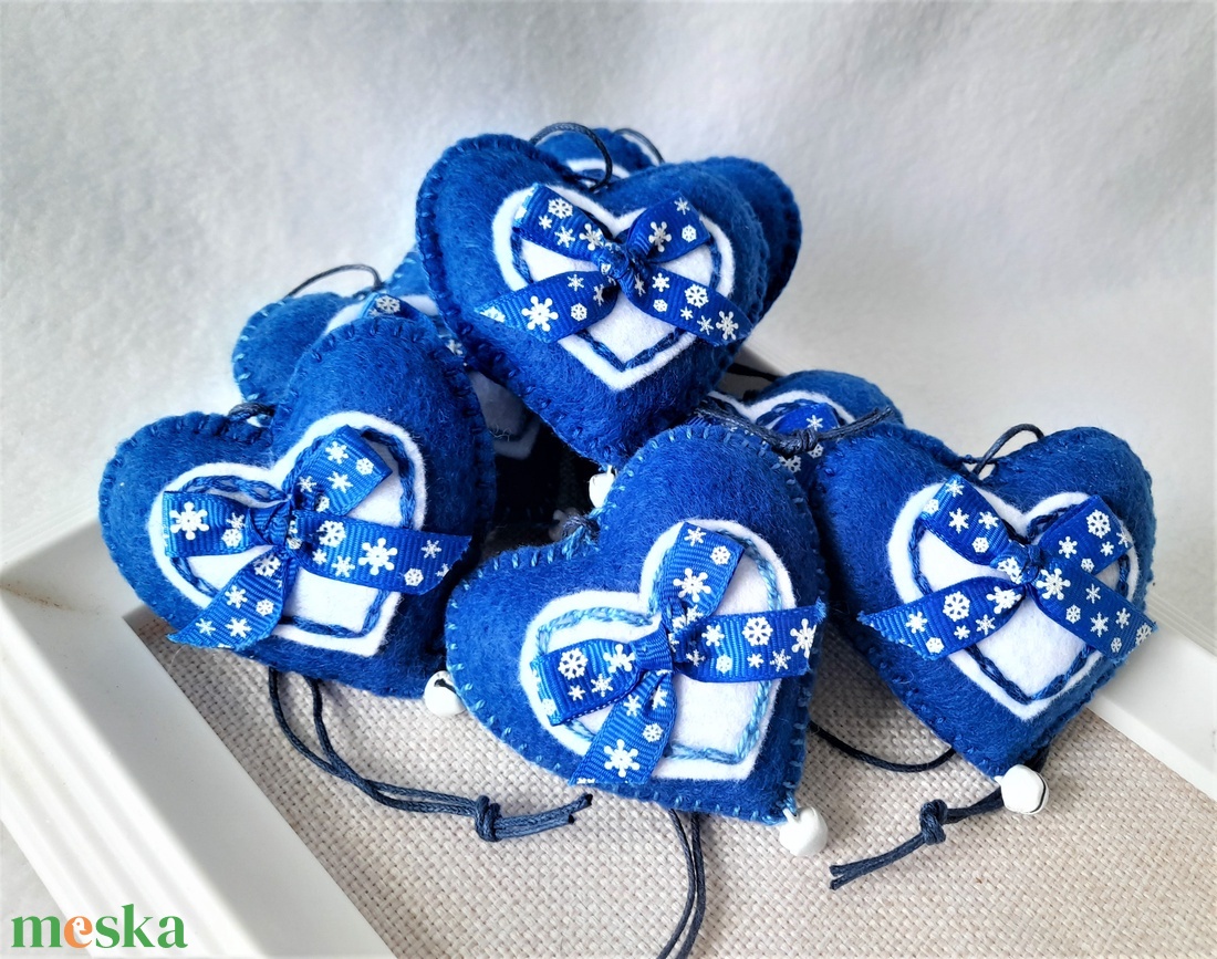 Királykék karácsonyi filc díszek. - karácsony - karácsonyi lakásdekoráció - karácsonyfadíszek - Meska.hu