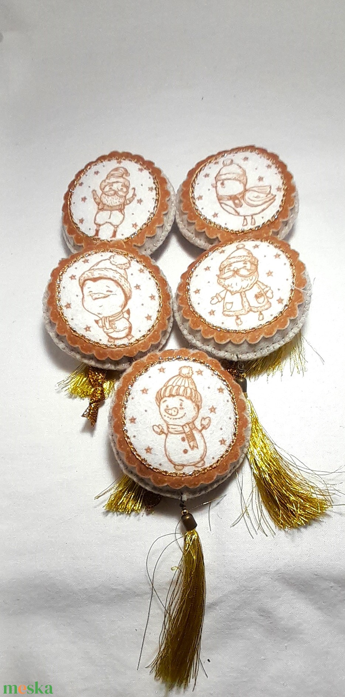 Arany és barna karácsonyi filc díszek. - karácsony - karácsonyi lakásdekoráció - karácsonyfadíszek - Meska.hu