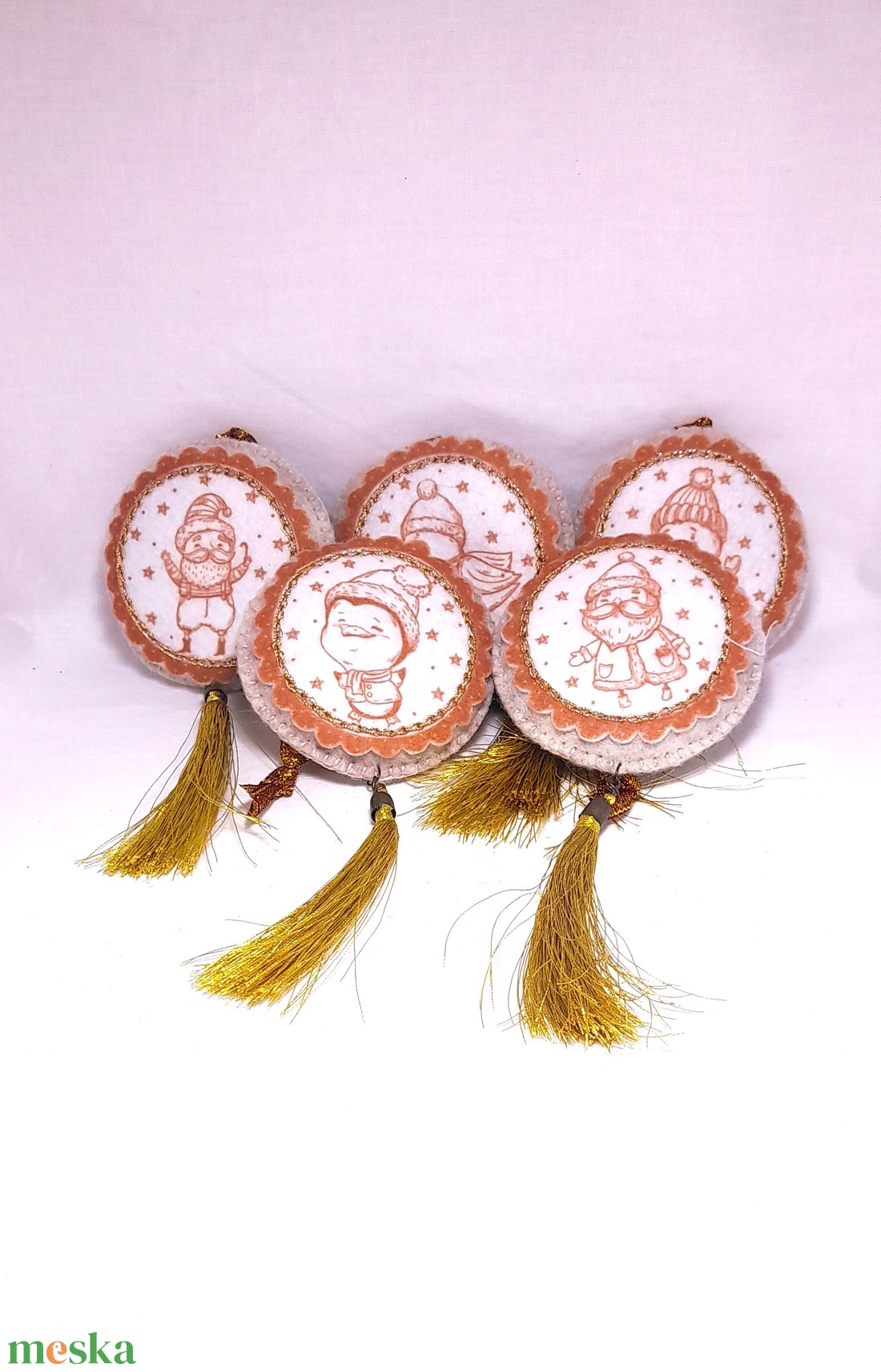 Arany és barna karácsonyi filc díszek. - karácsony - karácsonyi lakásdekoráció - karácsonyfadíszek - Meska.hu