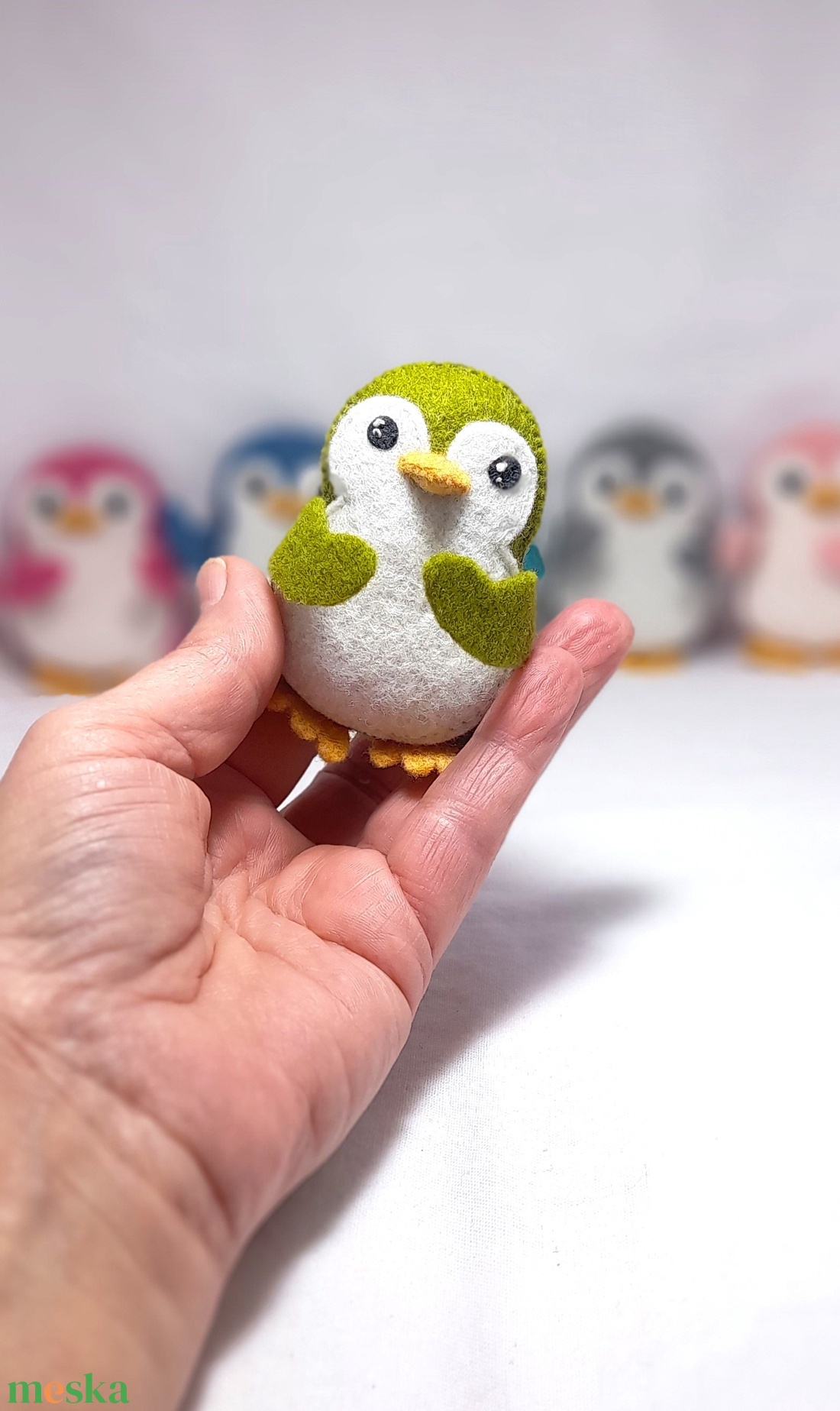 Vidám szines pingvinek - zöld. - otthon & életmód - dekoráció - fali és függő dekoráció - függődísz - Meska.hu