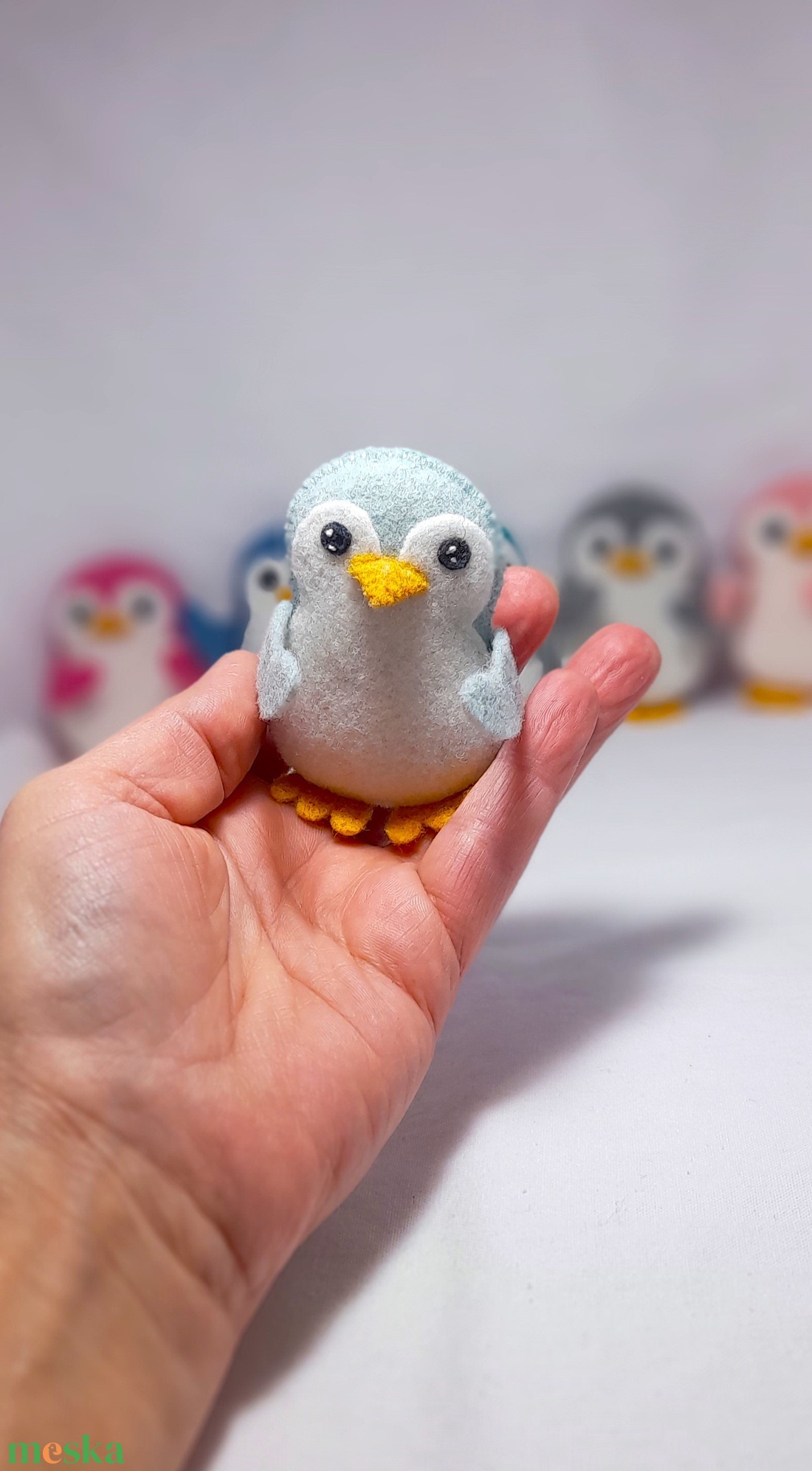 Vidám szines pingvinek - halvány türkiz. - otthon & életmód - dekoráció - fali és függő dekoráció - függődísz - Meska.hu