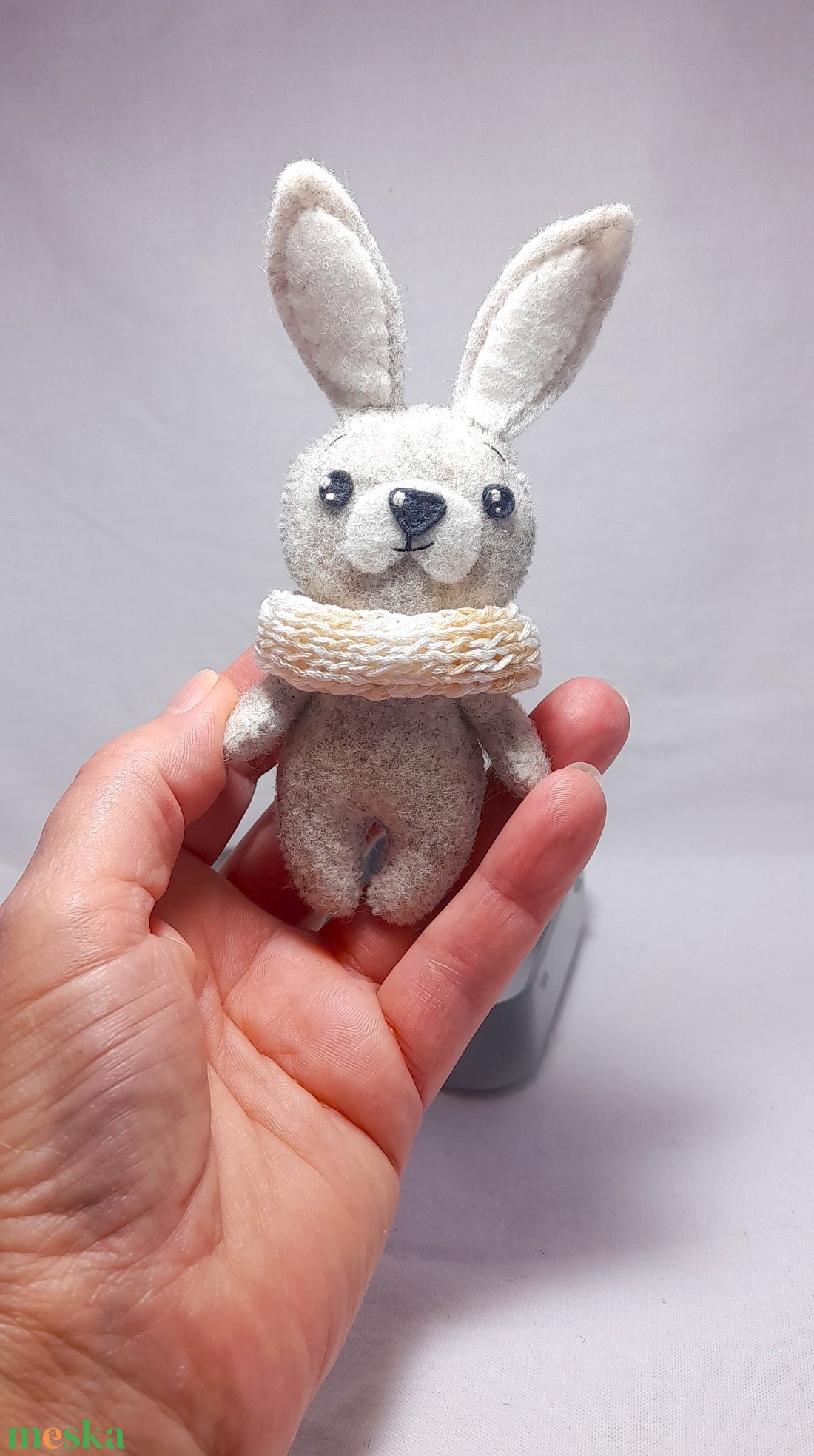 Filc Zsebnyuszi sállal. - játék & sport - plüssállat & játékfigura - maci - Meska.hu