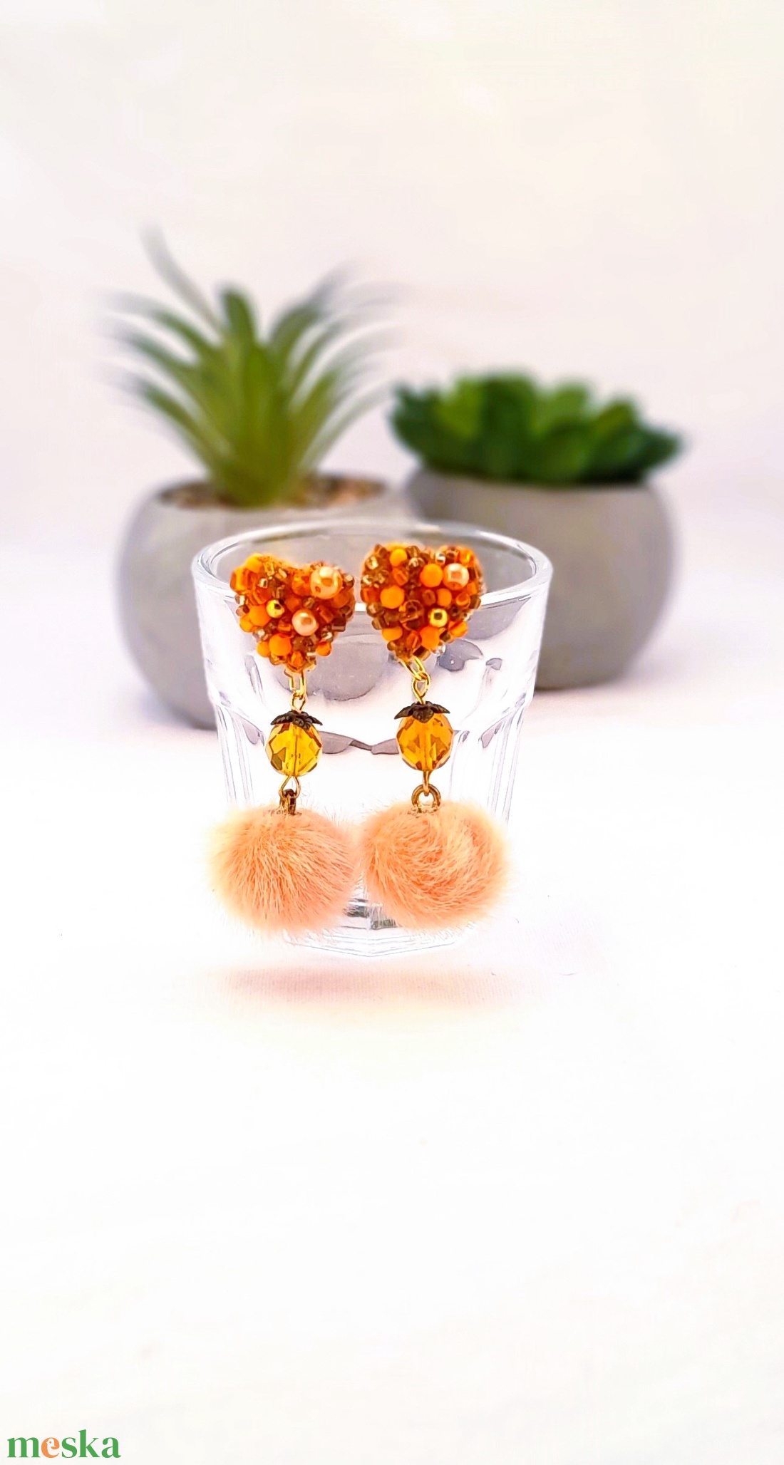 Narancssárga gyöngyös, nyuszi pom-pom-os  fülbevaló. - ékszer - fülbevaló - lógó fülbevaló - Meska.hu