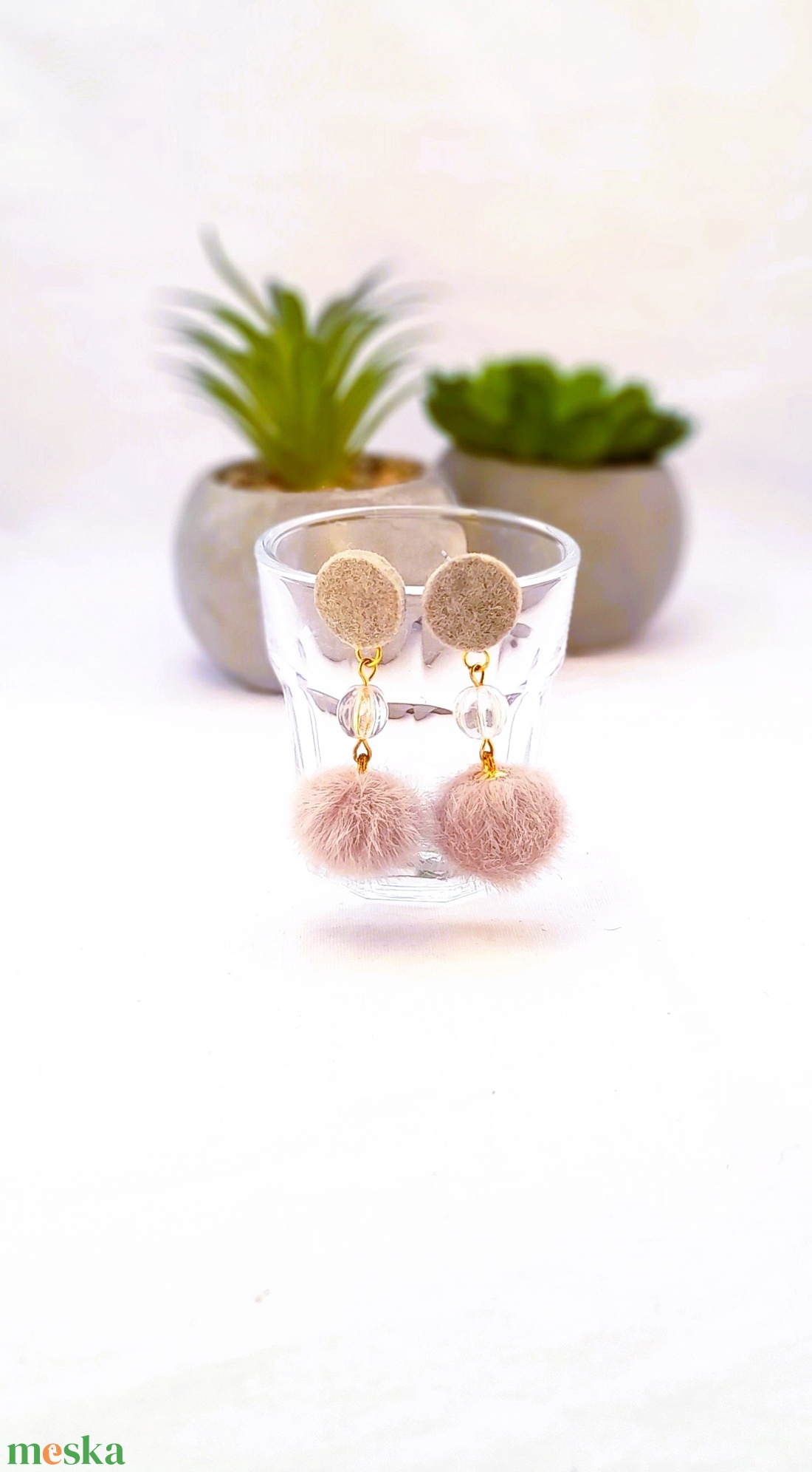 Szürke nyuszi pom-pom-os  fülbevaló. - ékszer - fülbevaló - lógó fülbevaló - Meska.hu