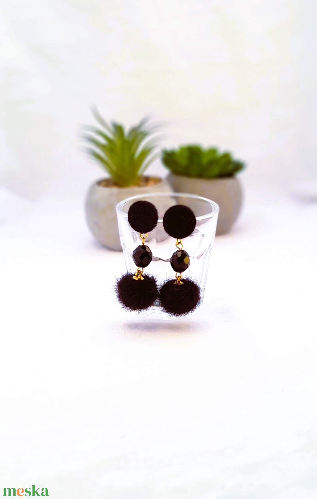 Fekete nyuszi pom-pom-os  fülbevaló. - ékszer - fülbevaló - lógó fülbevaló - Meska.hu