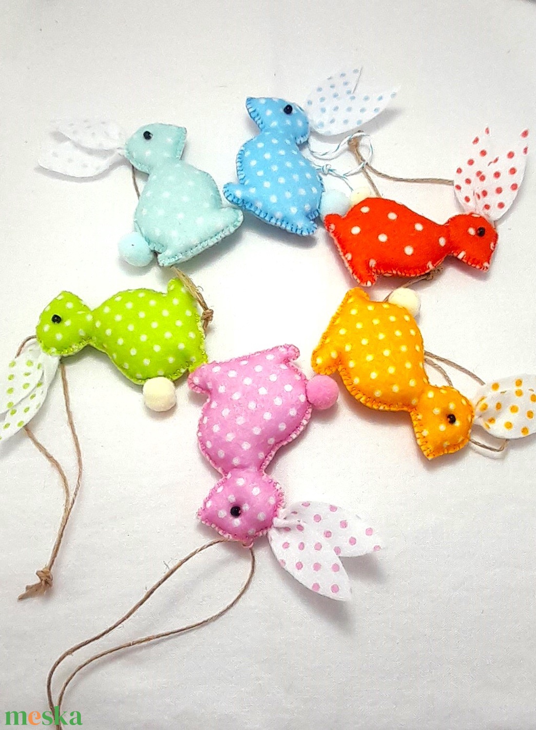 Pöttyös filc húsvéti nyuszik. - otthon & életmód - dekoráció - fali és függő dekoráció - függődísz - Meska.hu