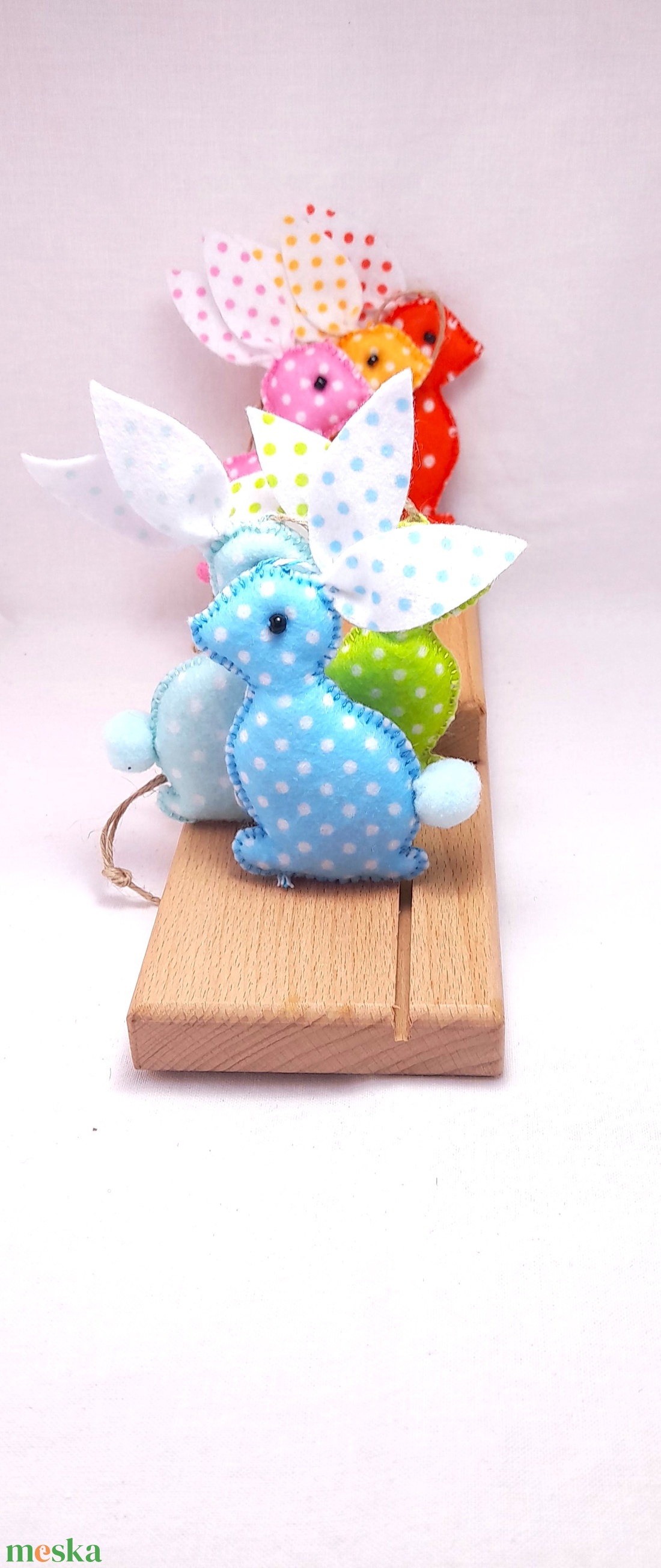 Pöttyös filc húsvéti nyuszik. - otthon & életmód - dekoráció - fali és függő dekoráció - függődísz - Meska.hu