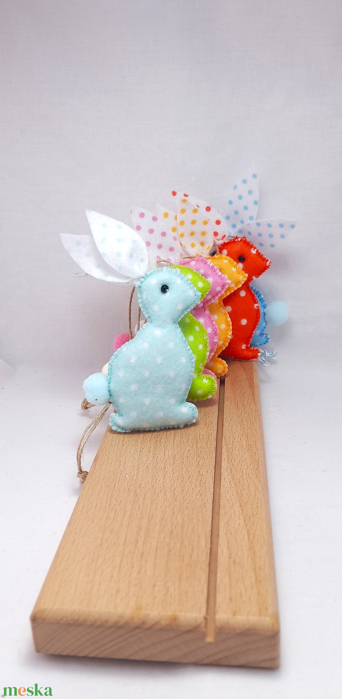 Pöttyös filc húsvéti nyuszik. - otthon & életmód - dekoráció - fali és függő dekoráció - függődísz - Meska.hu