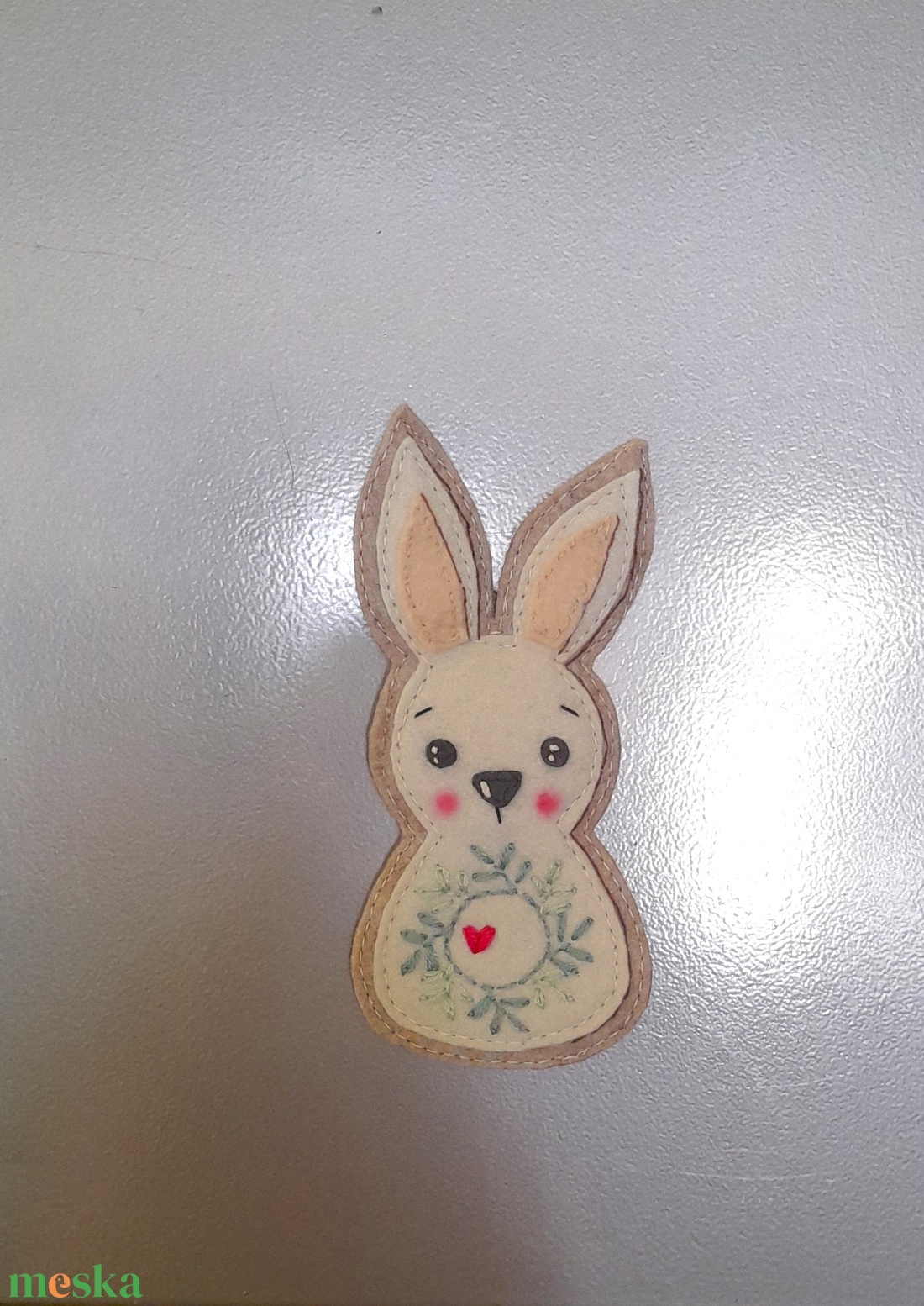 Nyuszi  hűtőmágnes Húsvétra.( beige) - otthon & életmód - konyhafelszerelés, tálalás - konyhai dekoráció - hűtőmágnes - Meska.hu