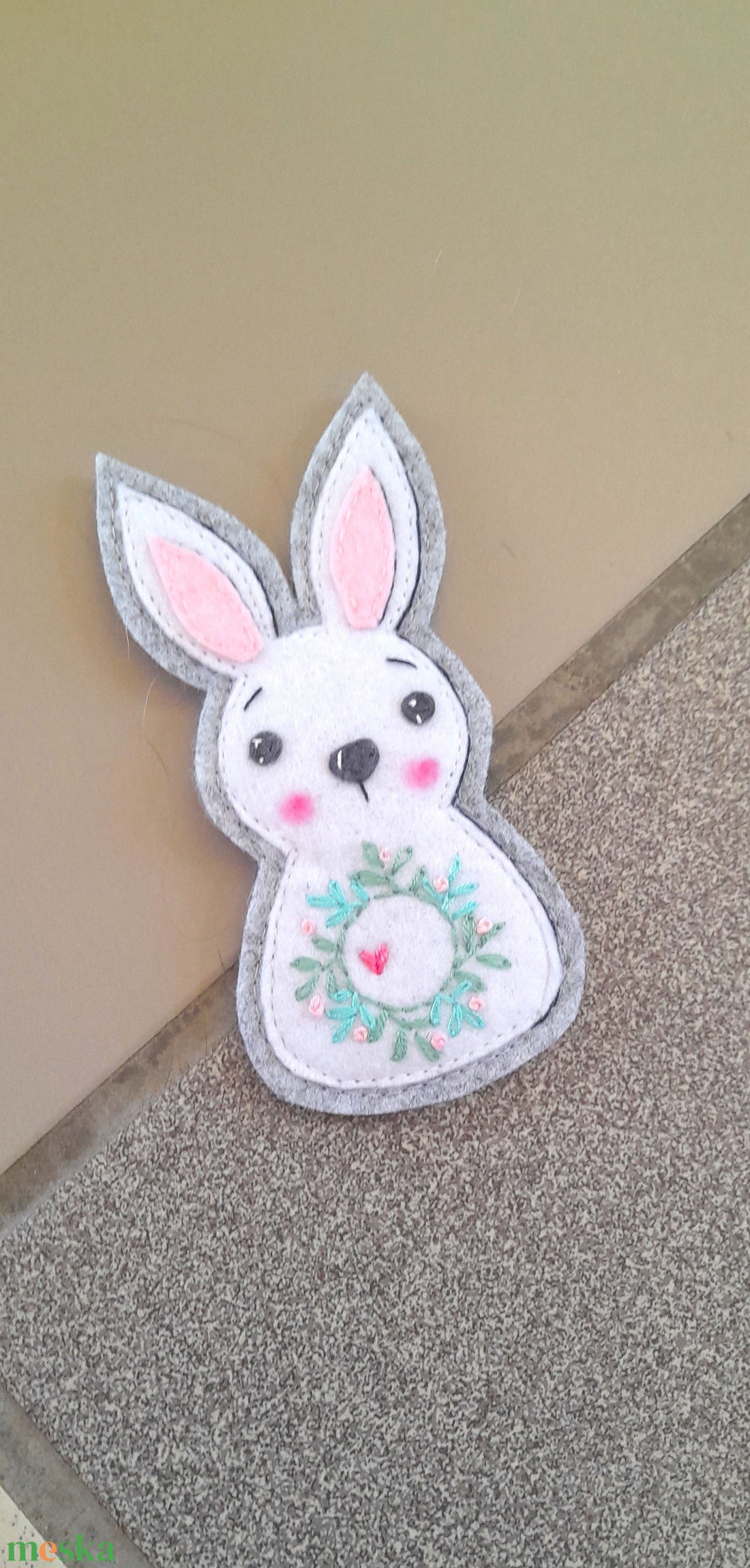 Nyuszi  hűtőmágnes Húsvétra.( szürke) - otthon & életmód - konyhafelszerelés, tálalás - konyhai dekoráció - hűtőmágnes - Meska.hu