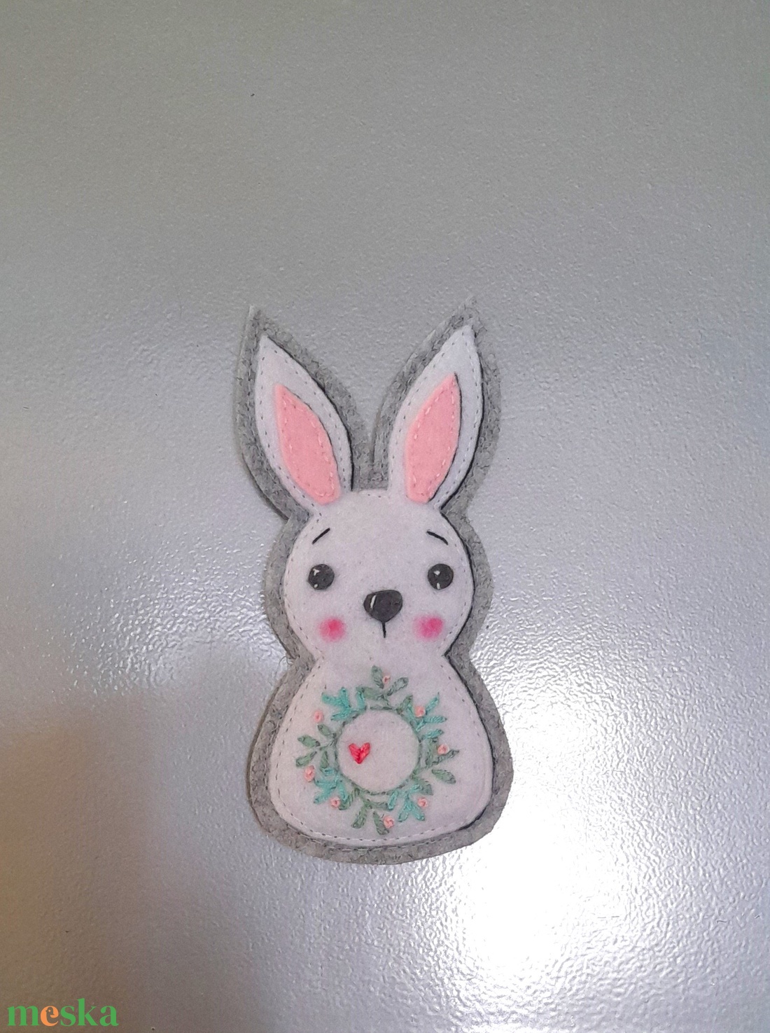 Nyuszi  hűtőmágnes Húsvétra.( szürke) - otthon & életmód - konyhafelszerelés, tálalás - konyhai dekoráció - hűtőmágnes - Meska.hu