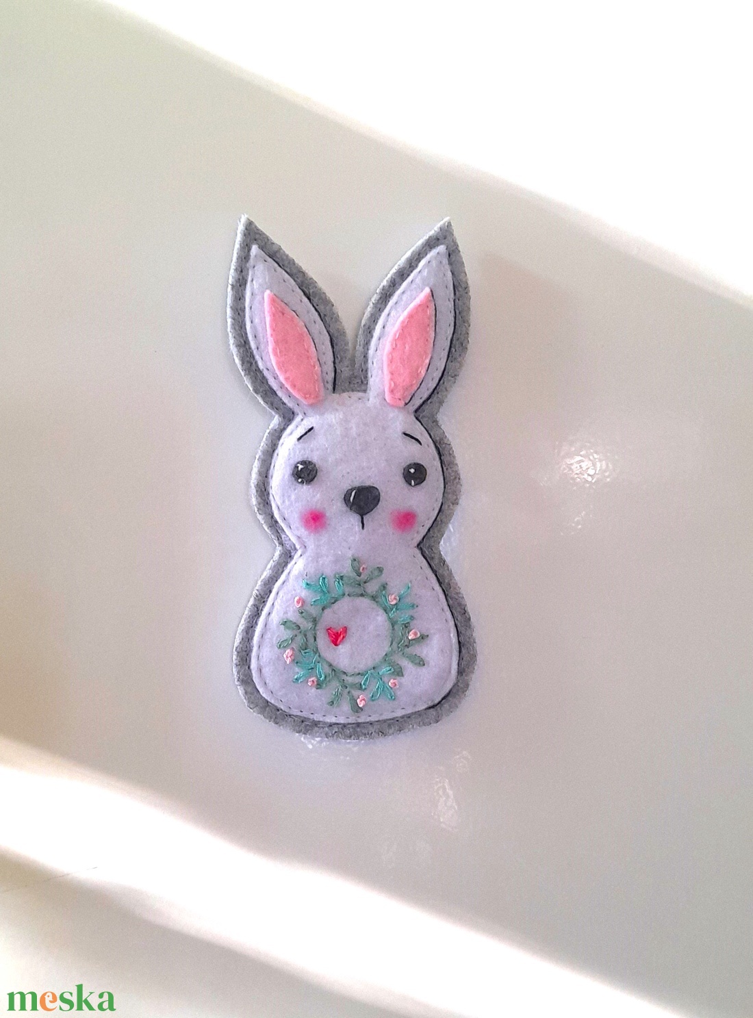 Nyuszi  hűtőmágnes Húsvétra.( szürke) - otthon & életmód - konyhafelszerelés, tálalás - konyhai dekoráció - hűtőmágnes - Meska.hu