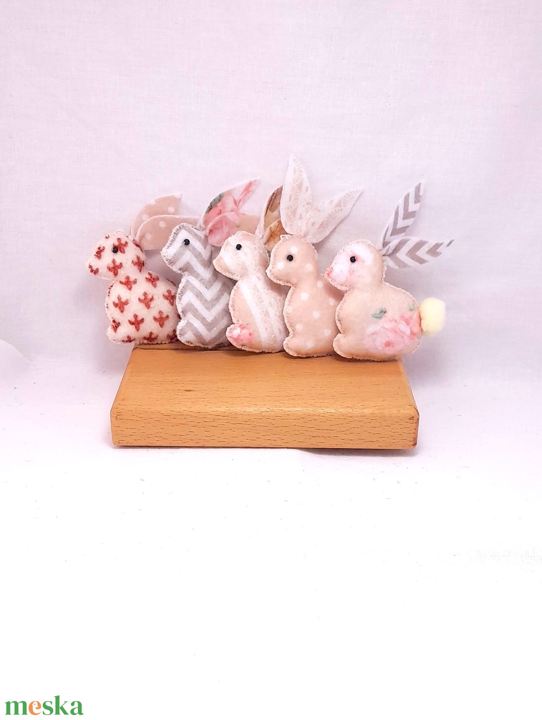 Beige filc mini húsvéti nyuszik. - otthon & életmód - dekoráció - fali és függő dekoráció - függődísz - Meska.hu