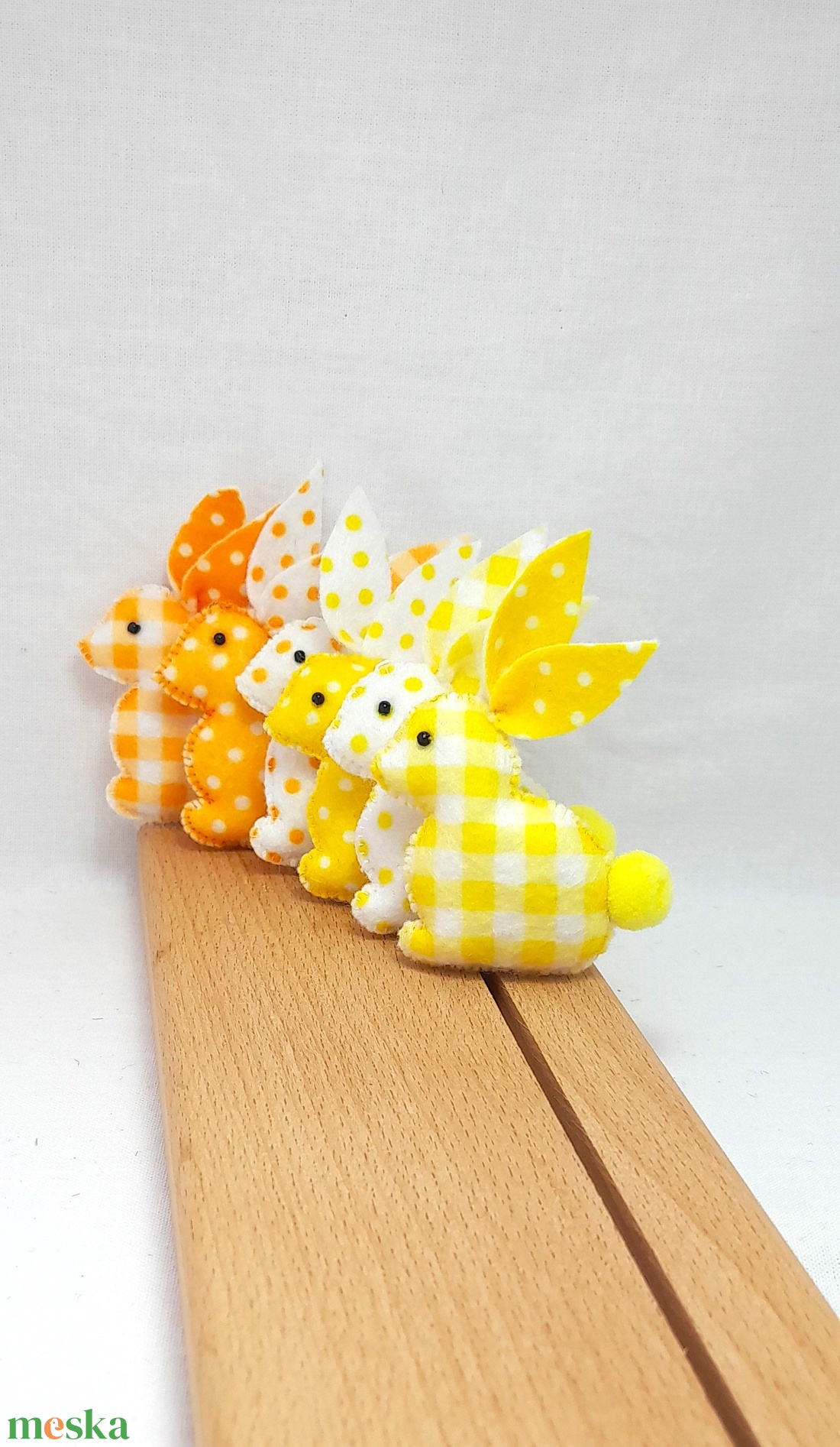 Sárga-narancssárga filc mini húsvéti nyuszik. - otthon & életmód - dekoráció - fali és függő dekoráció - függődísz - Meska.hu