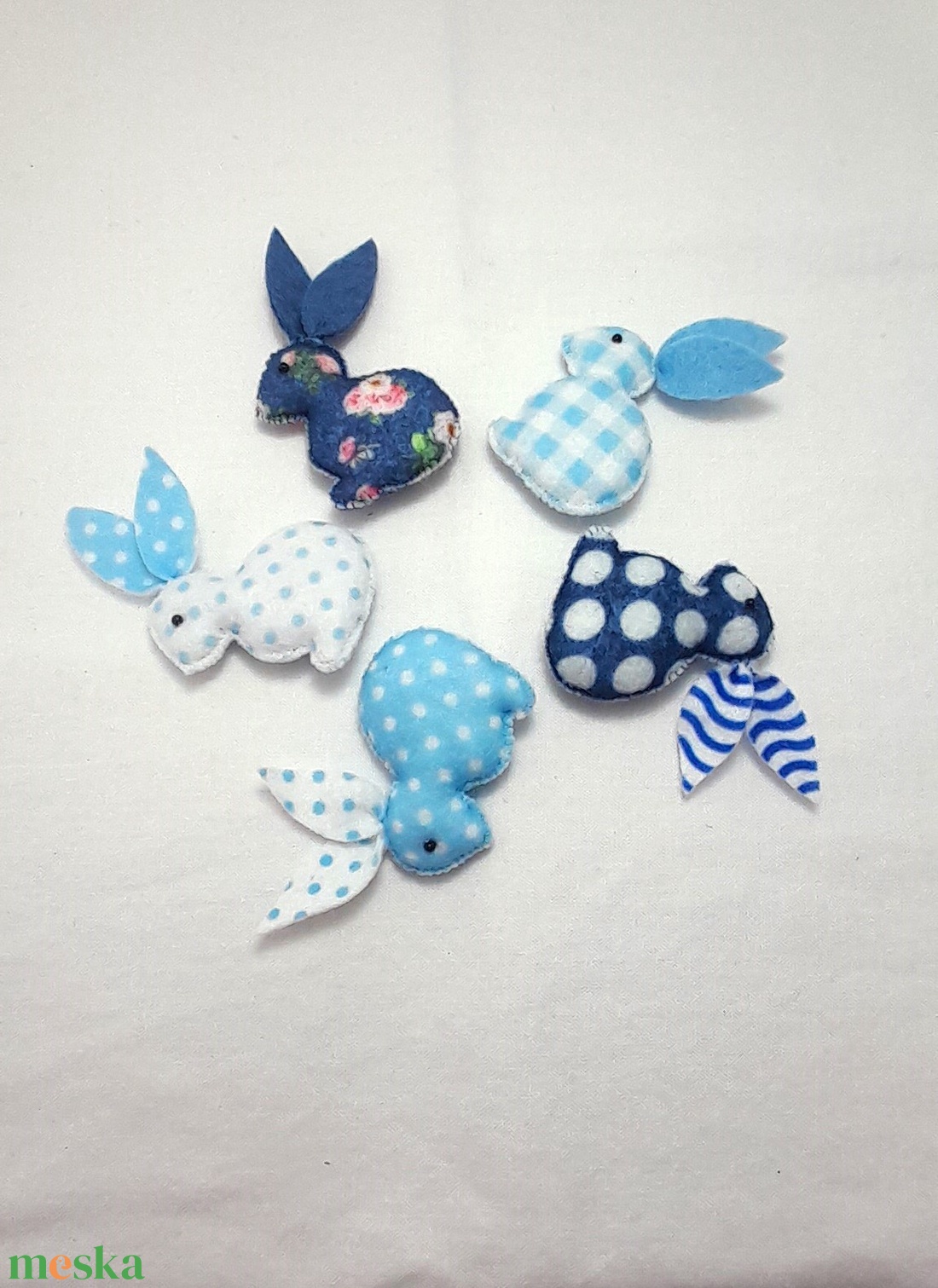 Kék filc mini húsvéti nyuszik. - otthon & életmód - dekoráció - fali és függő dekoráció - függődísz - Meska.hu