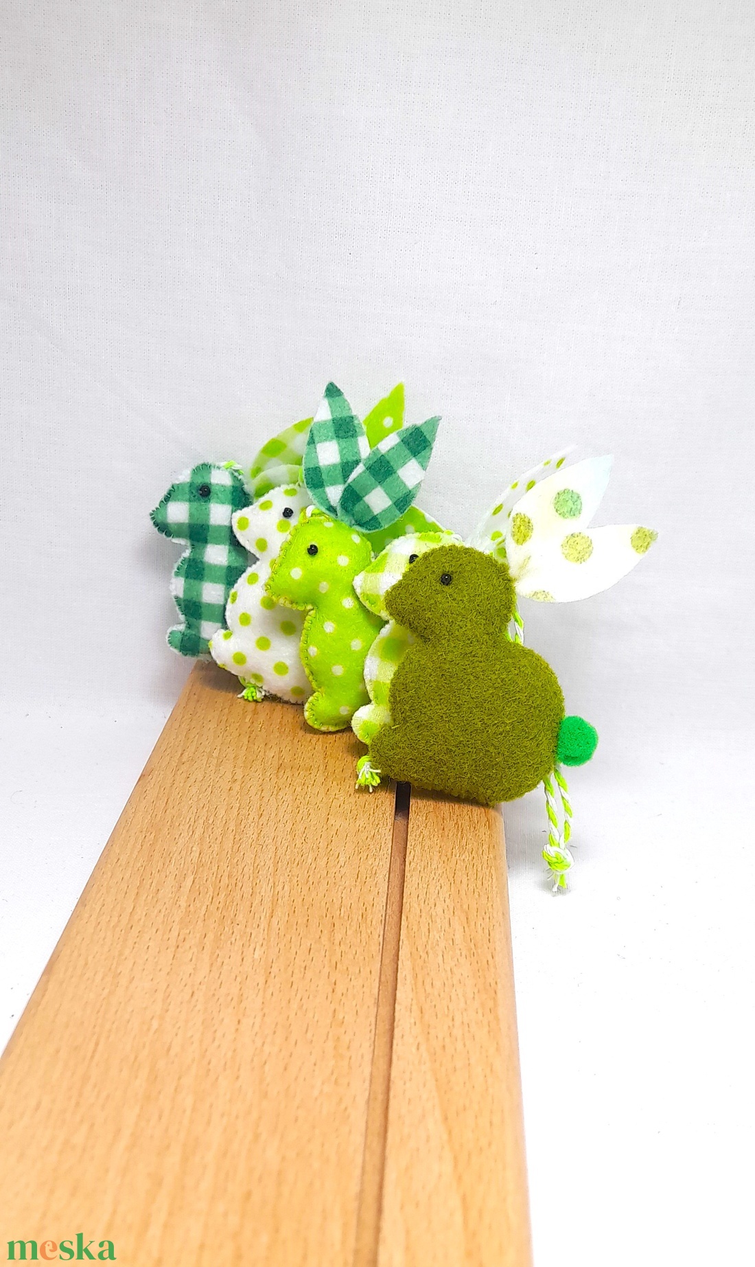 Zöld filc mini húsvéti nyuszik. - ünnepi díszek, dekorációk - húsvéti díszek és dekorációk - húsvéti tojásfadíszek - Meska.hu