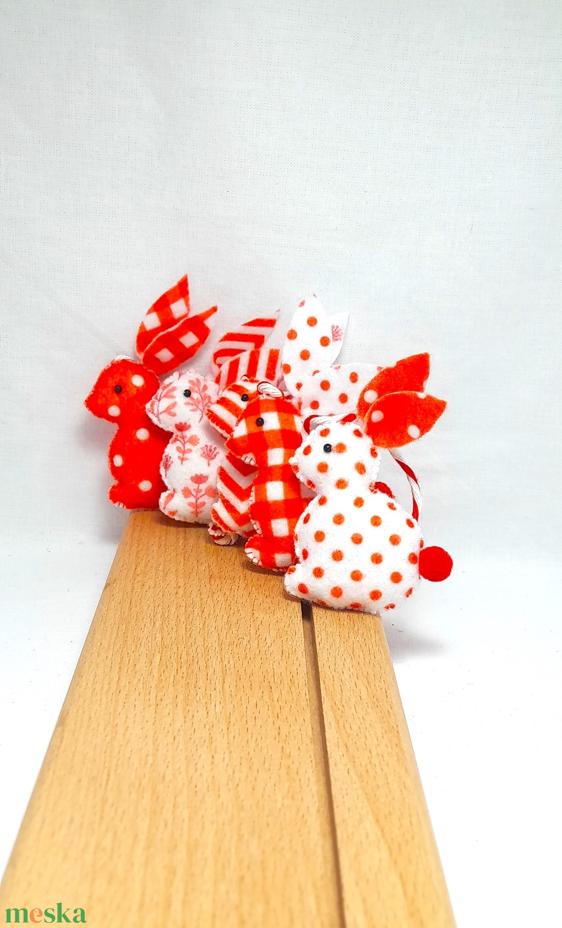 Piros filc mini húsvéti nyuszik. - ünnepi díszek, dekorációk - húsvéti díszek és dekorációk - húsvéti tojásfadíszek - Meska.hu