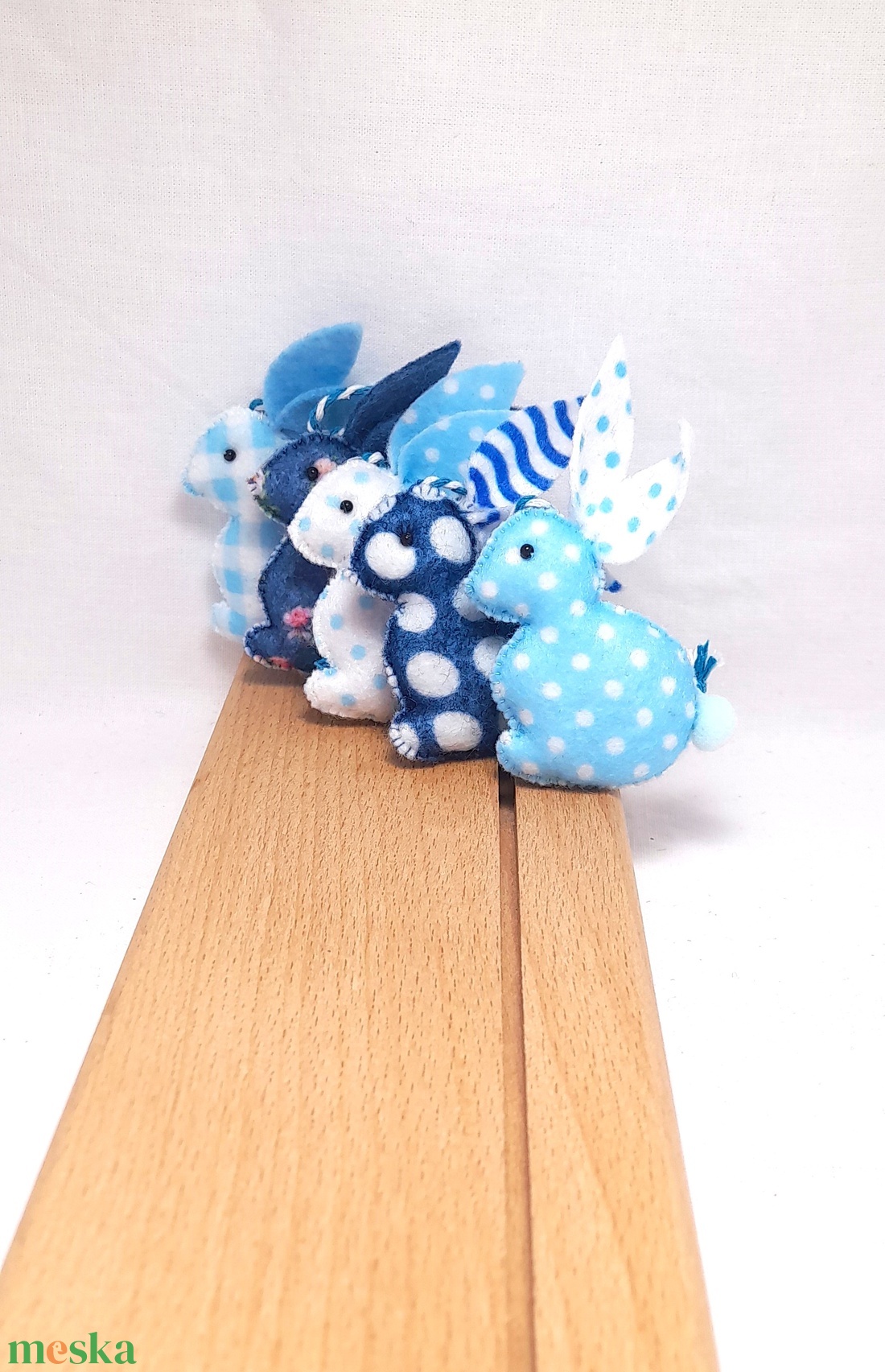 Kék filc mini húsvéti nyuszik. - ünnepi díszek, dekorációk - húsvéti díszek és dekorációk - húsvéti tojásfadíszek - Meska.hu